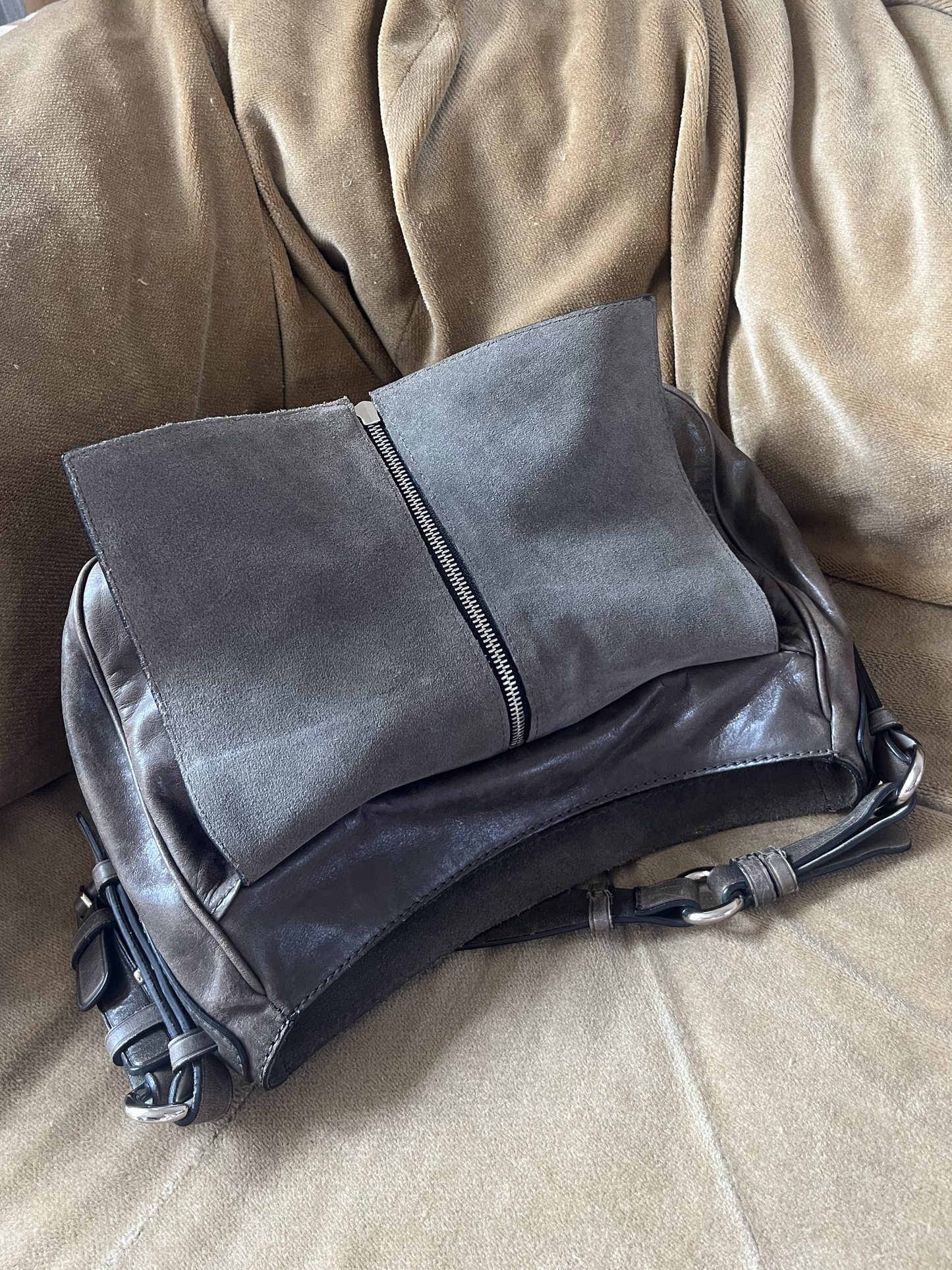 no 2472 / FRANCESCO BIASIA