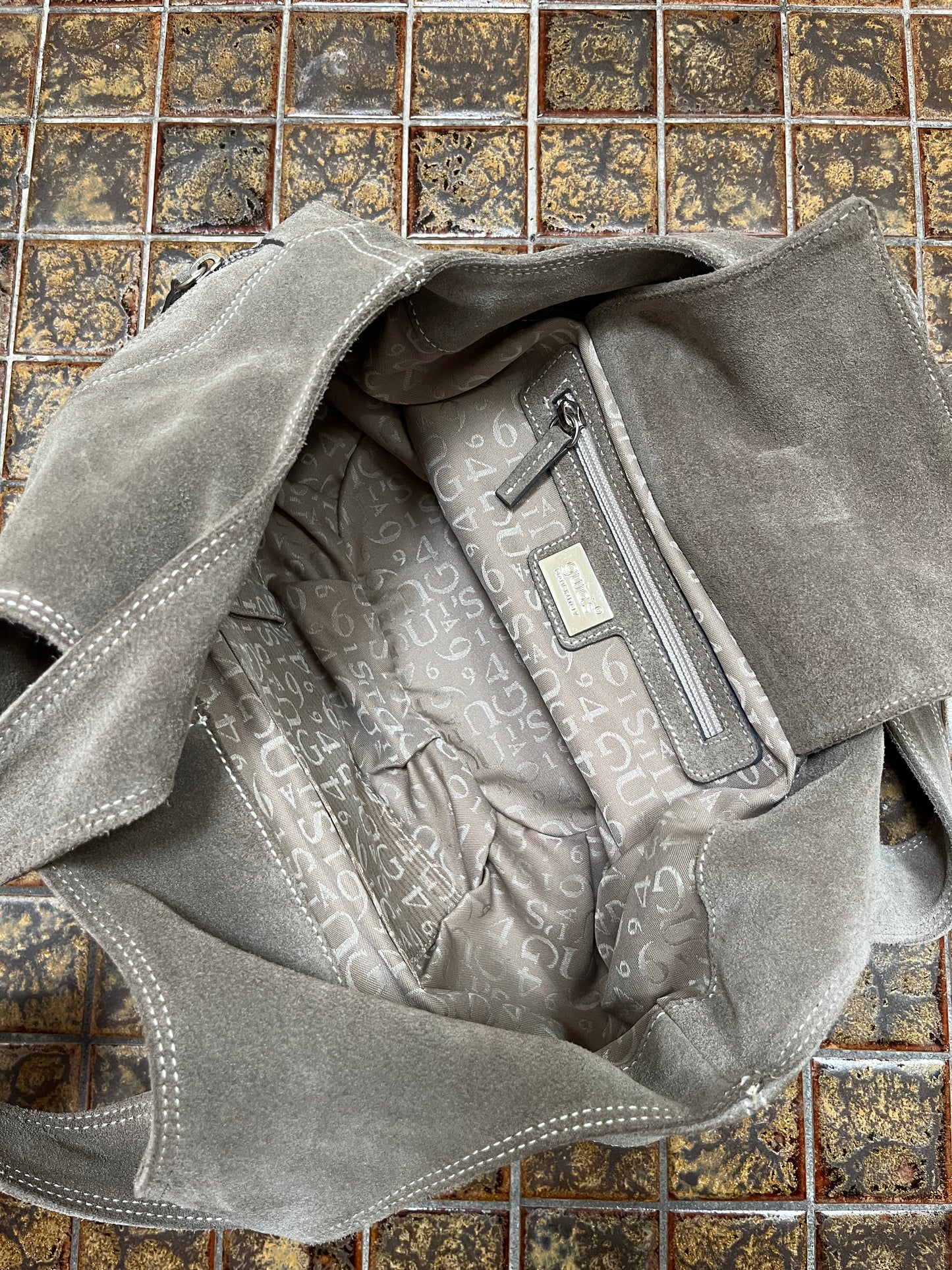 no 2423 / SUEDE