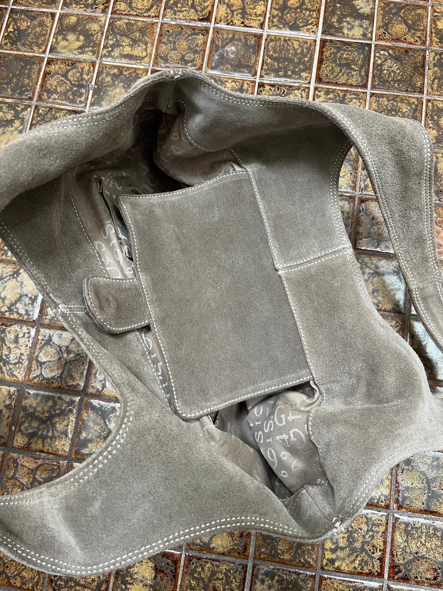 no 2423 / SUEDE