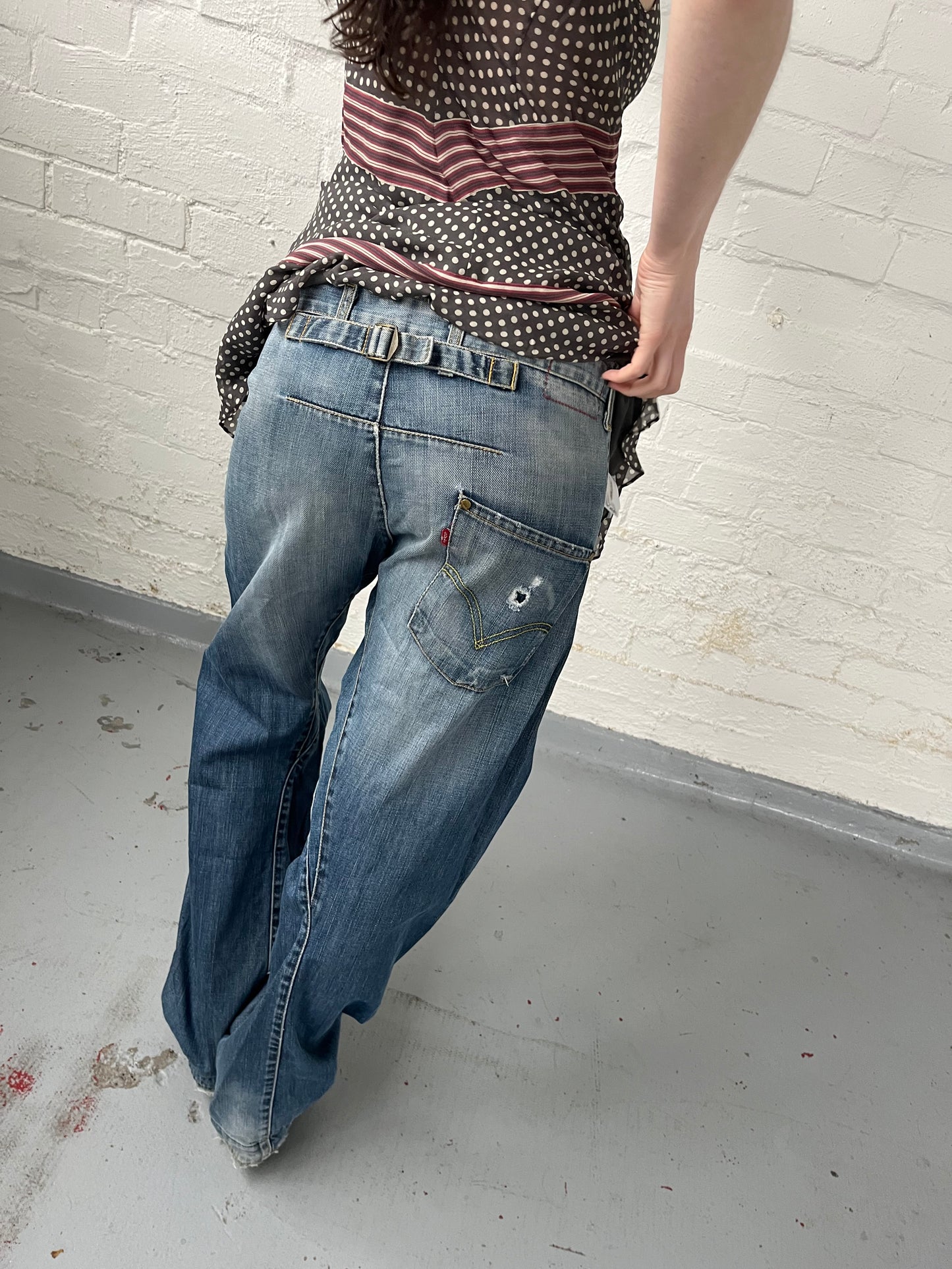 no 2400 / LEVIS ENGINEERED