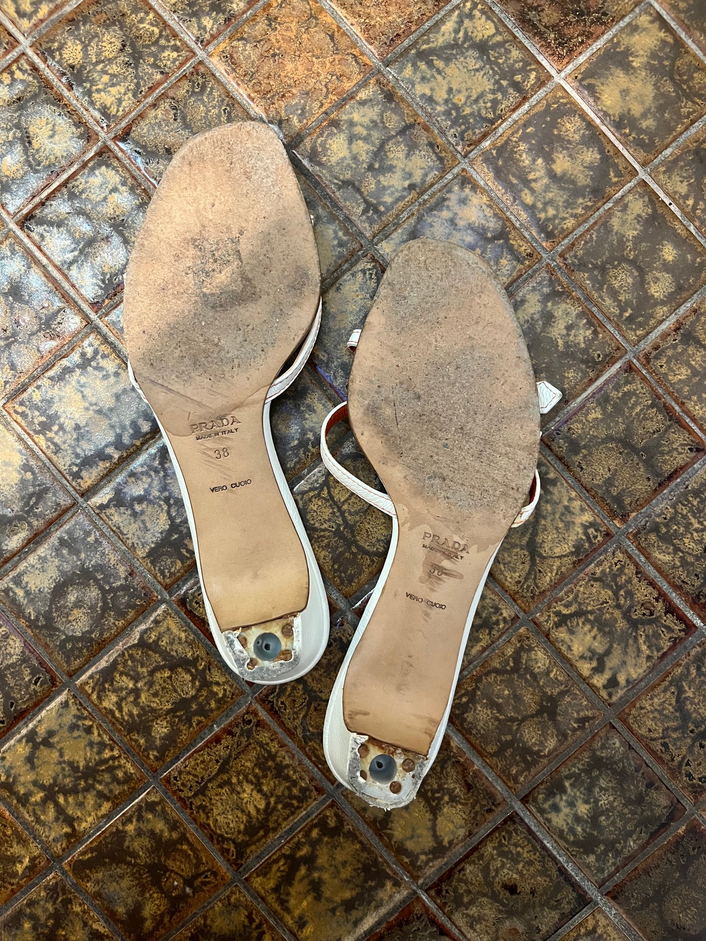 no 2832 / PRADA