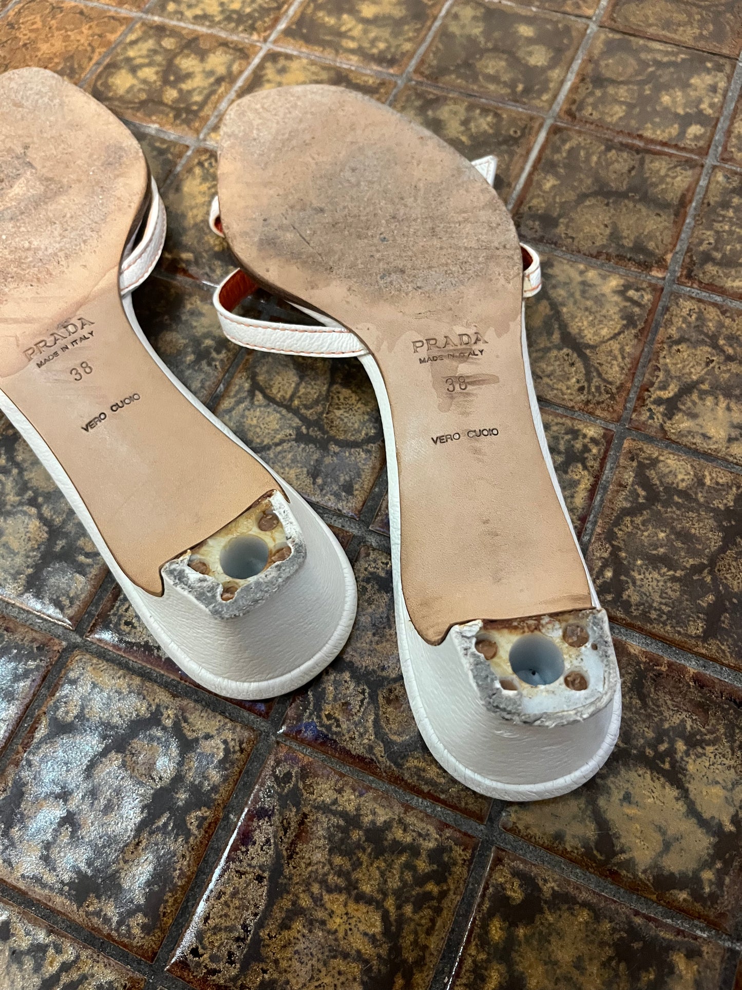 no 2832 / PRADA