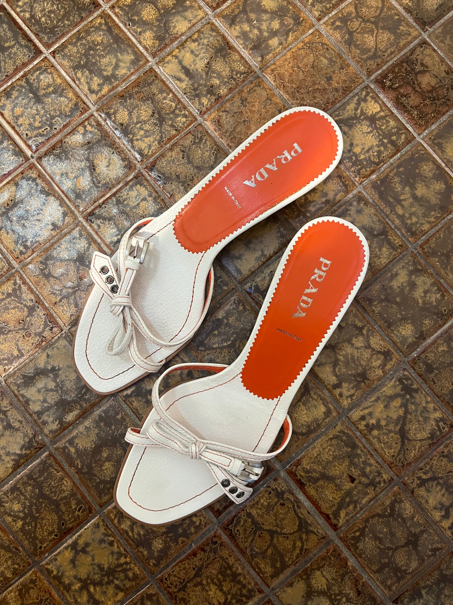 no 2832 / PRADA