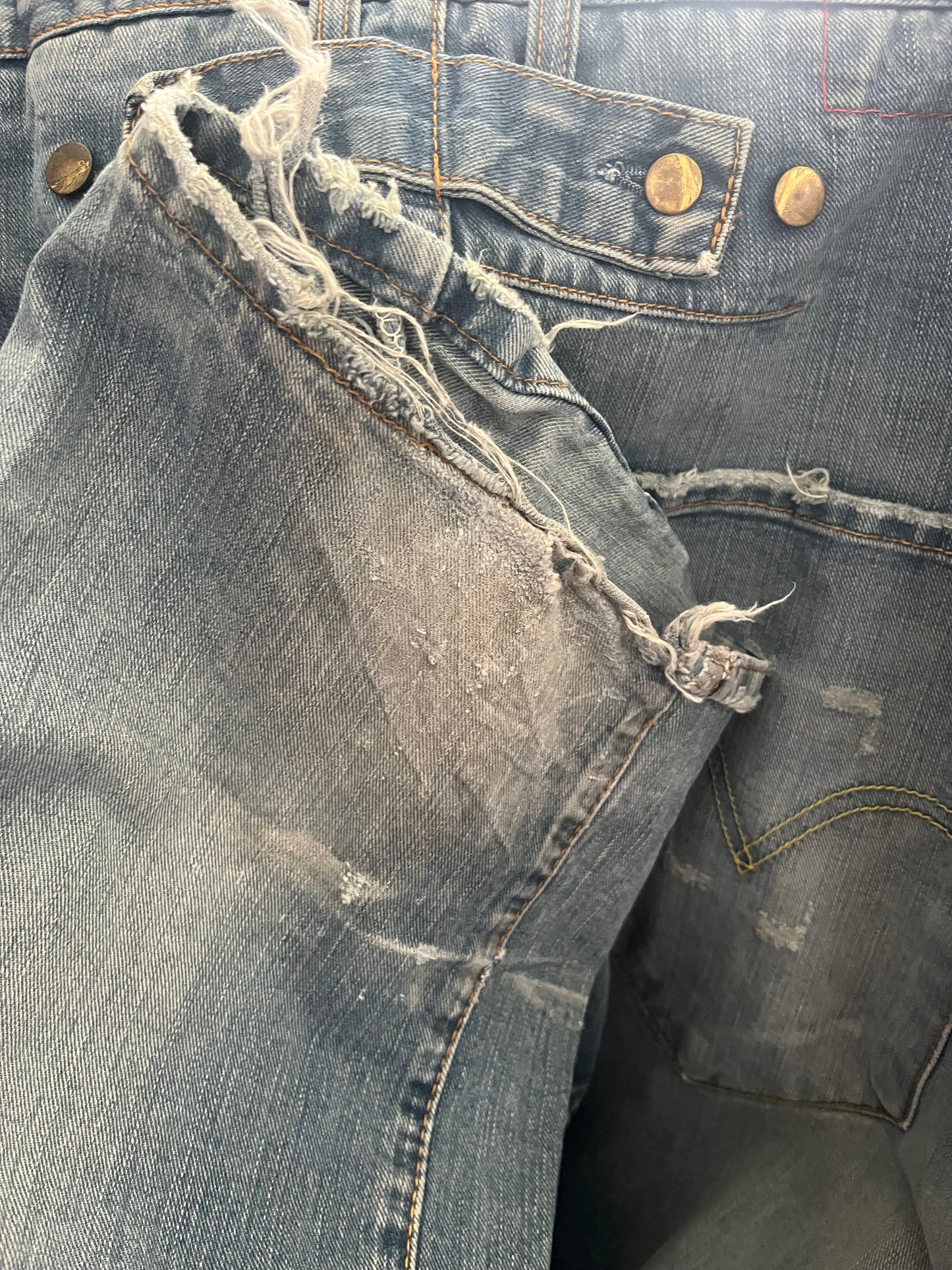 no 2412 / LEVIS ENGINEERED