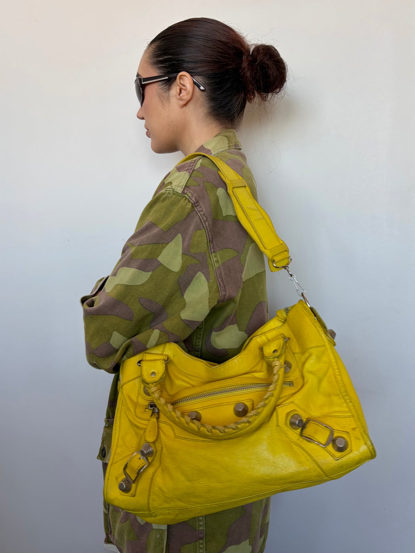 no 3052 / ARMY SURPLUS