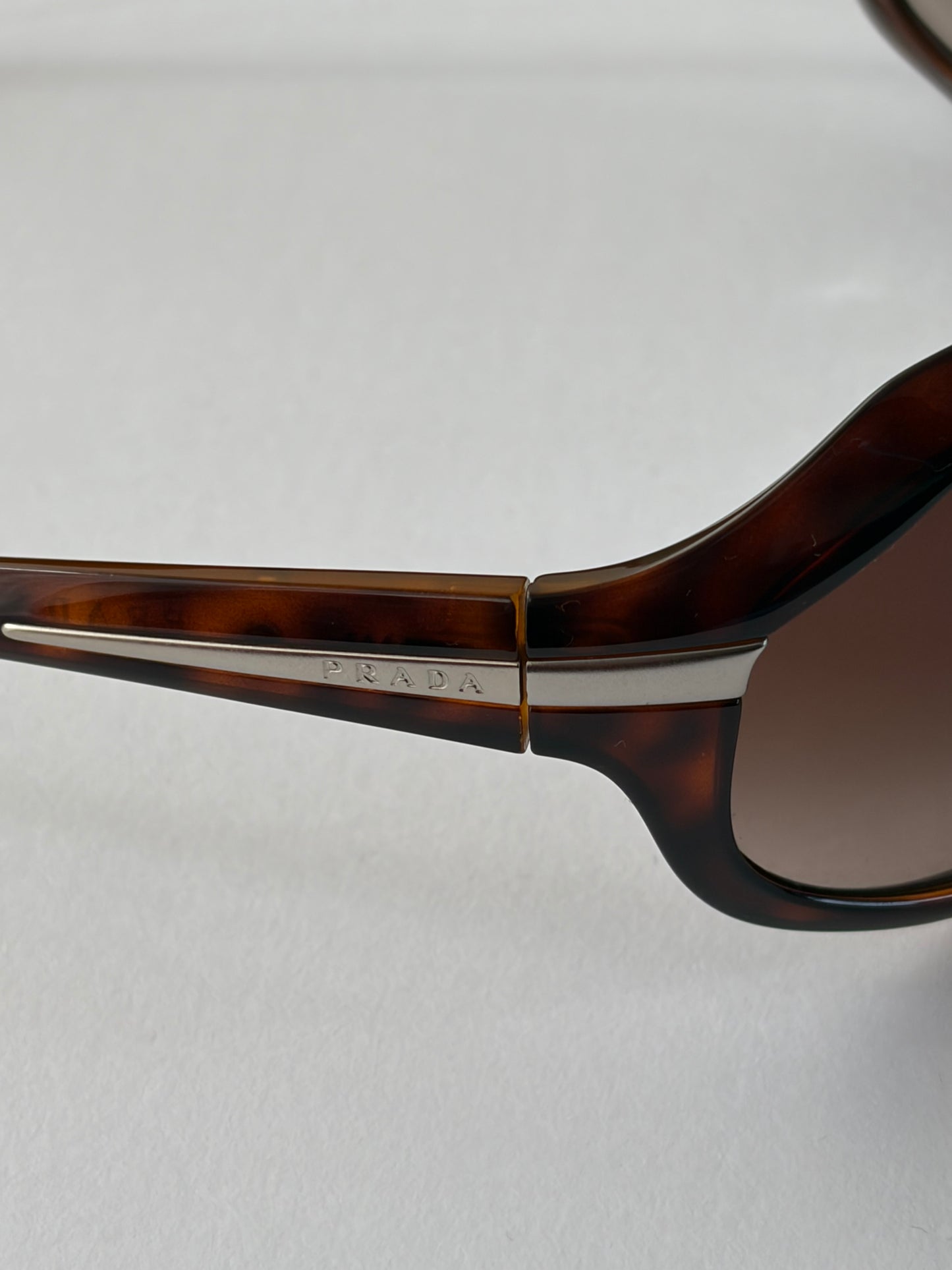 no 3061 / PRADA