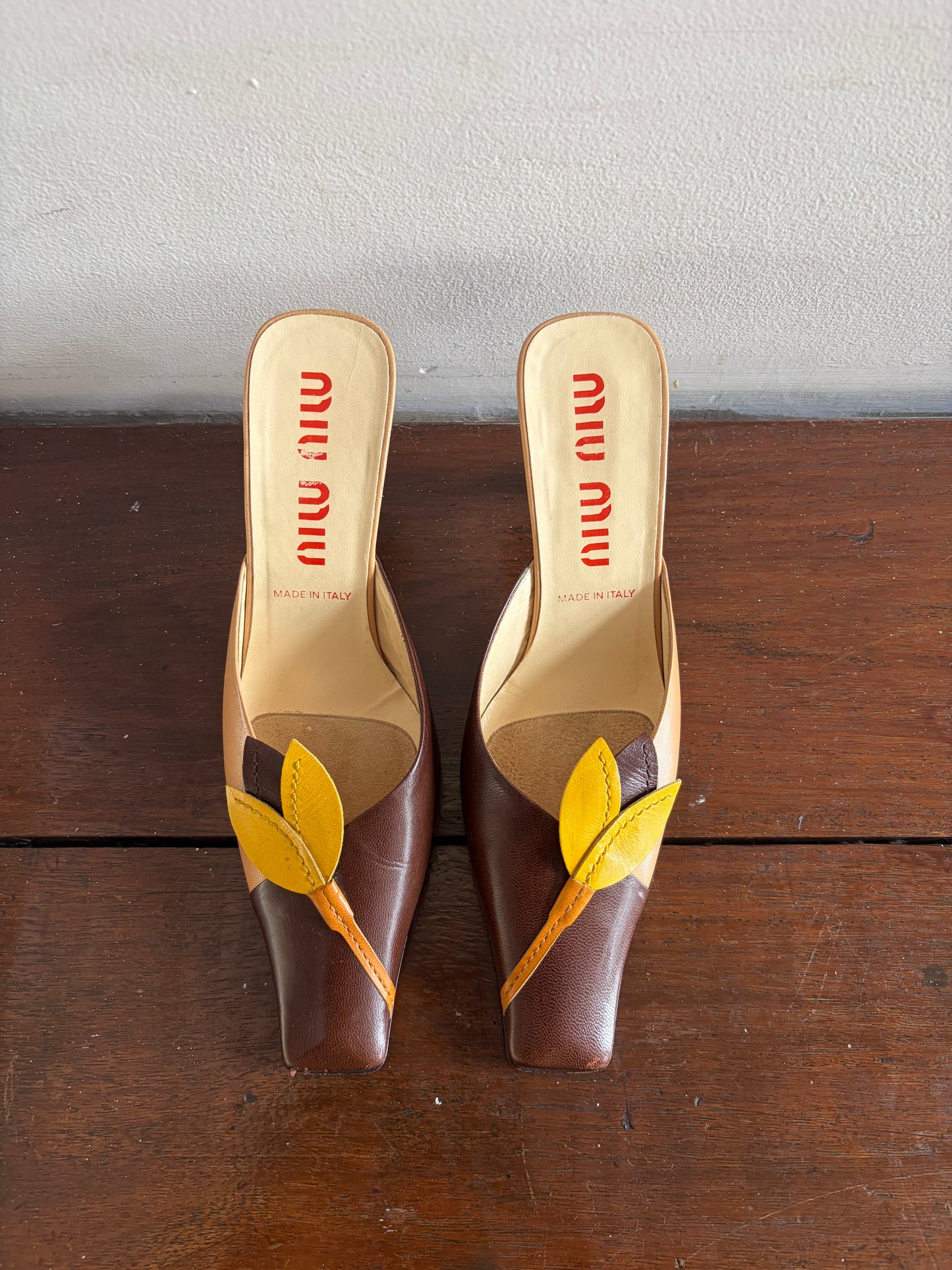 no 2524 / MIU MIU