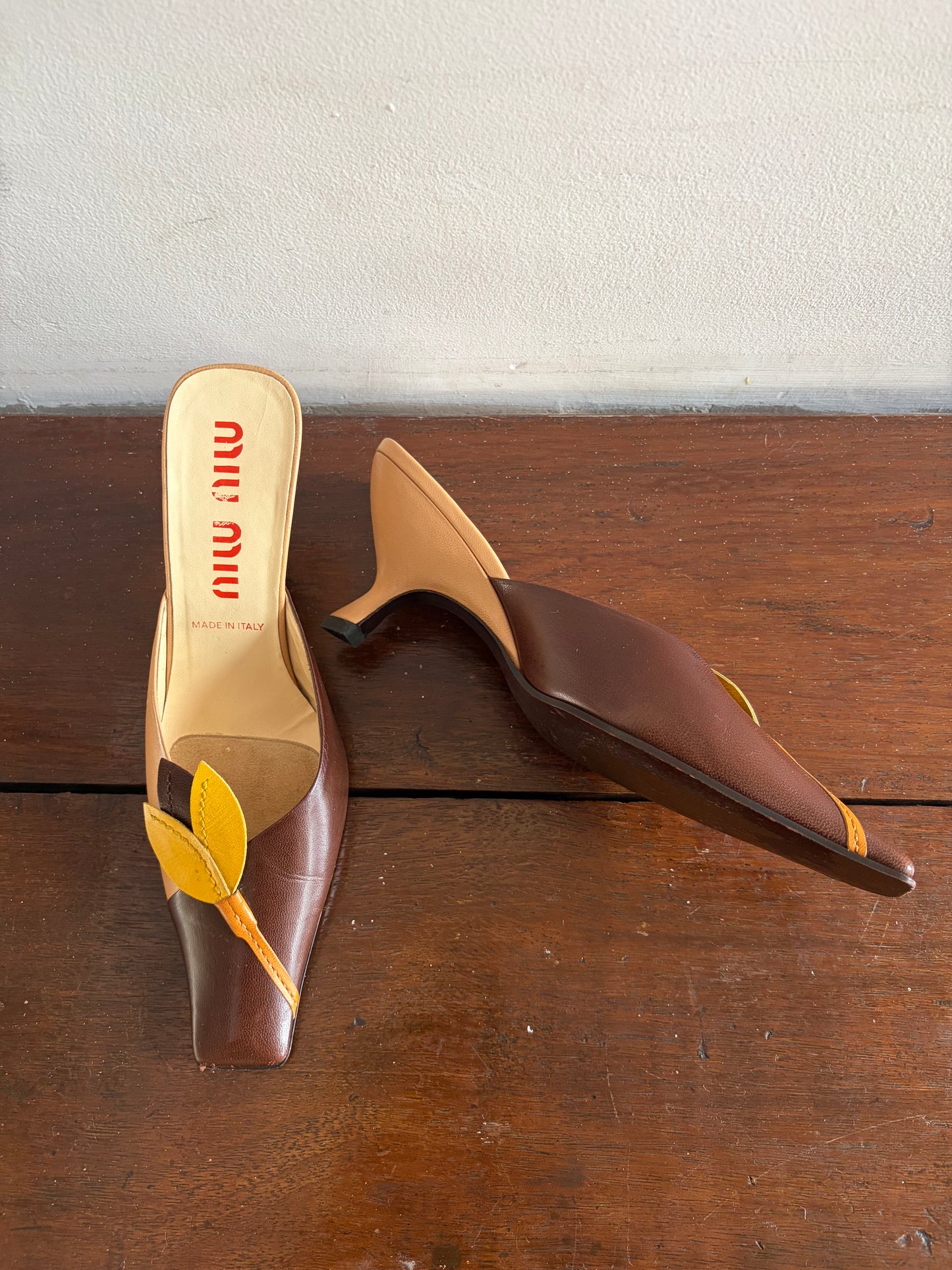 no 2524 / MIU MIU