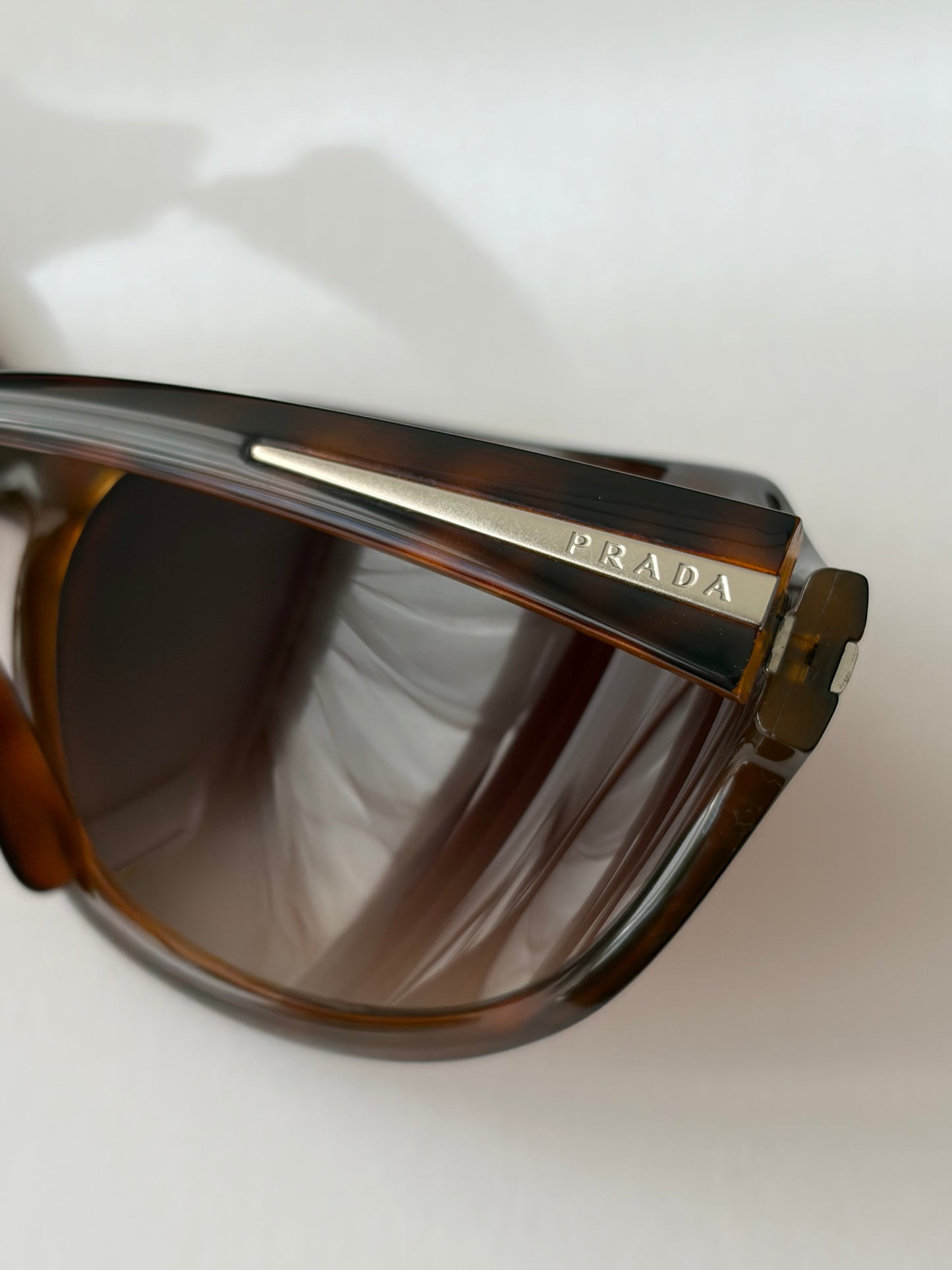 no 3061 / PRADA