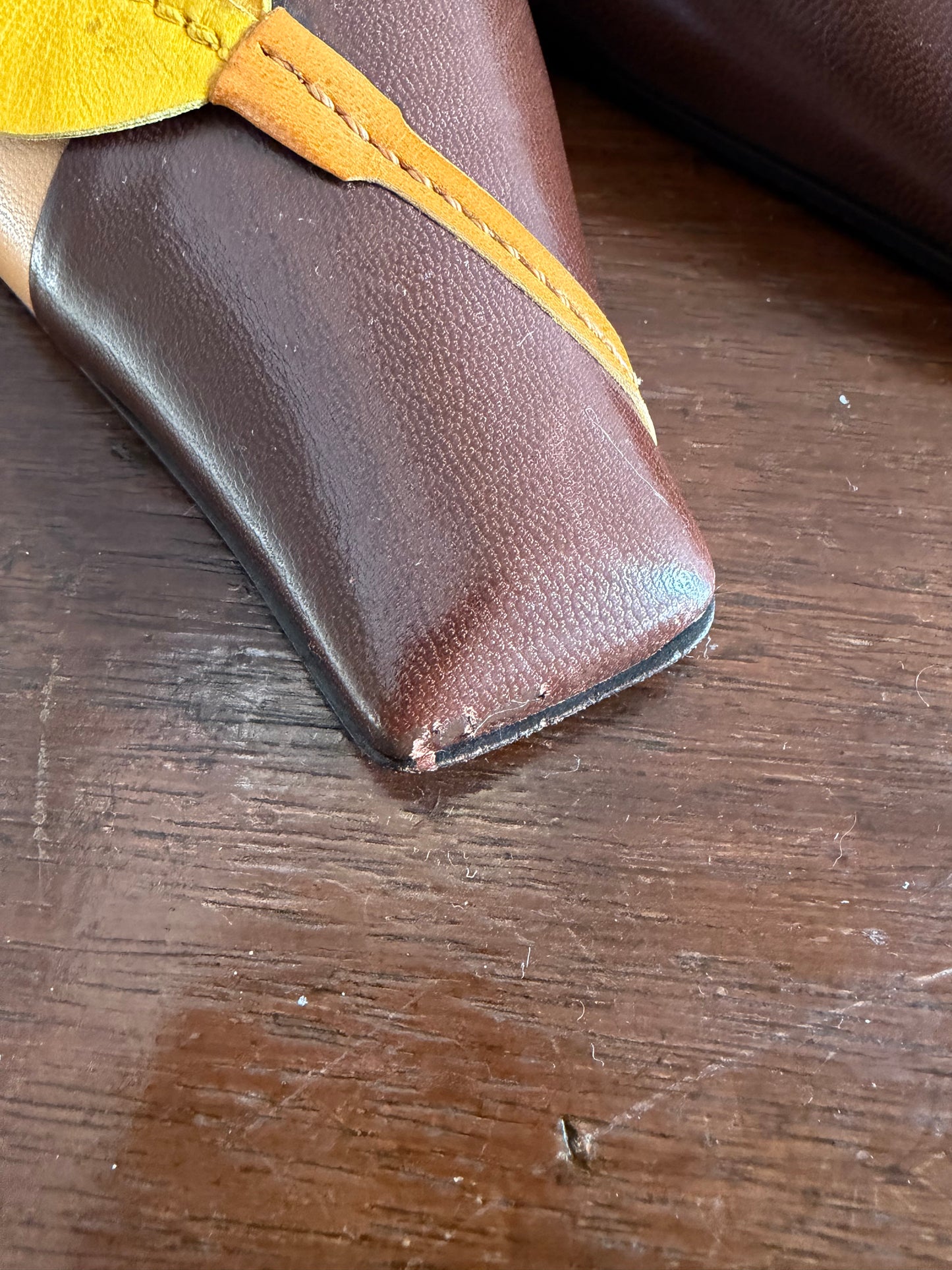 no 2524 / MIU MIU