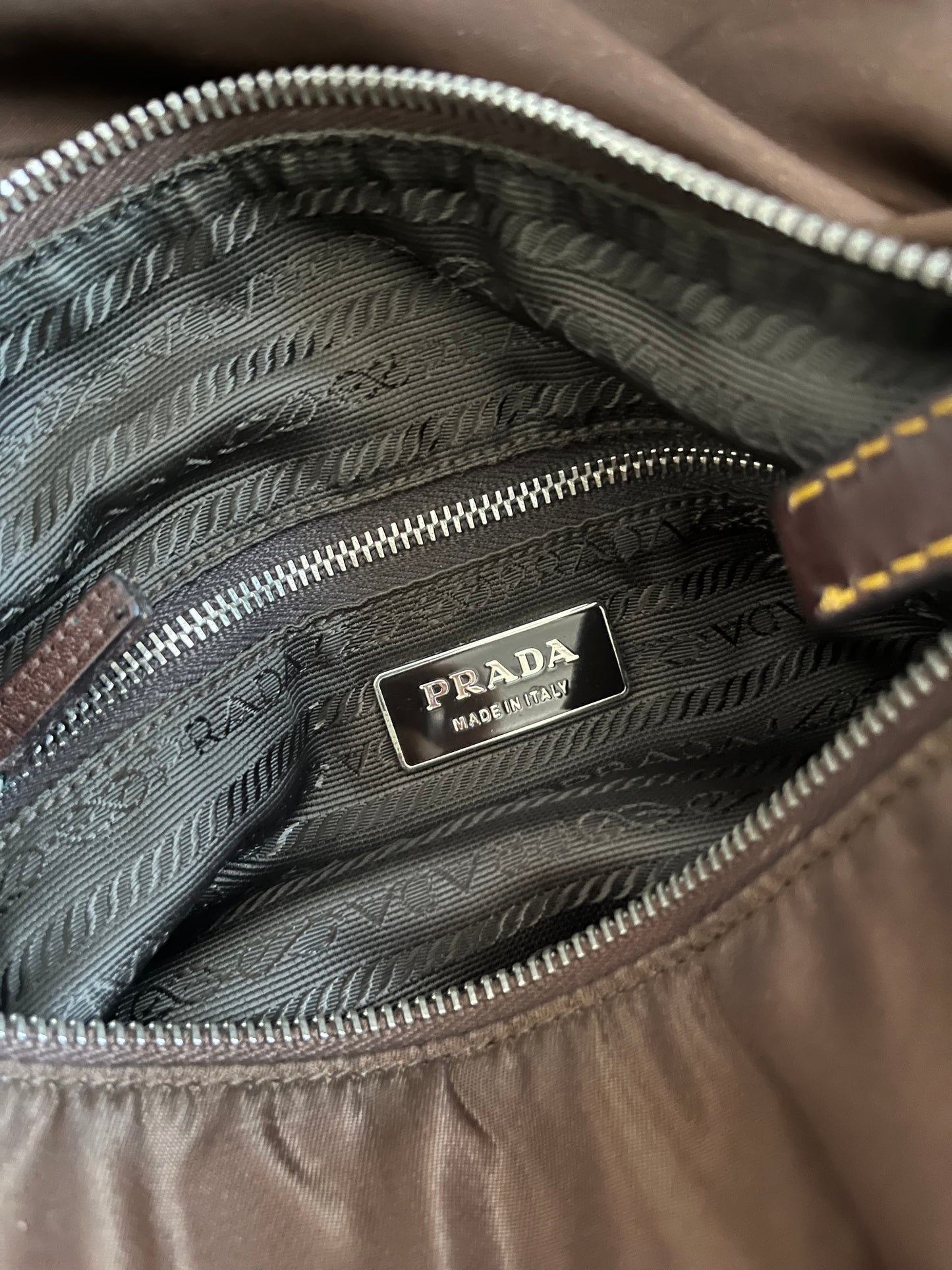 no 2504 / PRADA