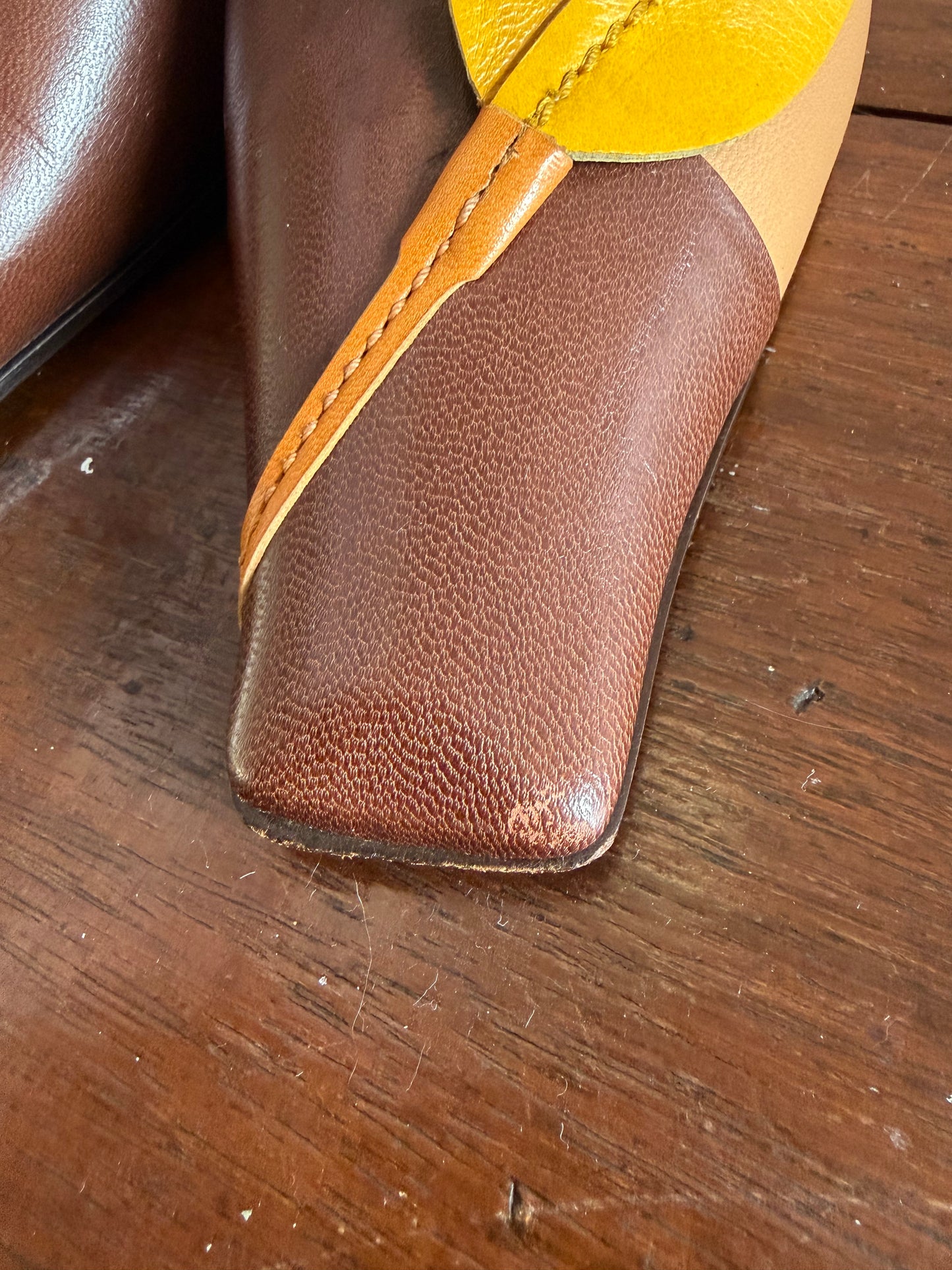 no 2524 / MIU MIU