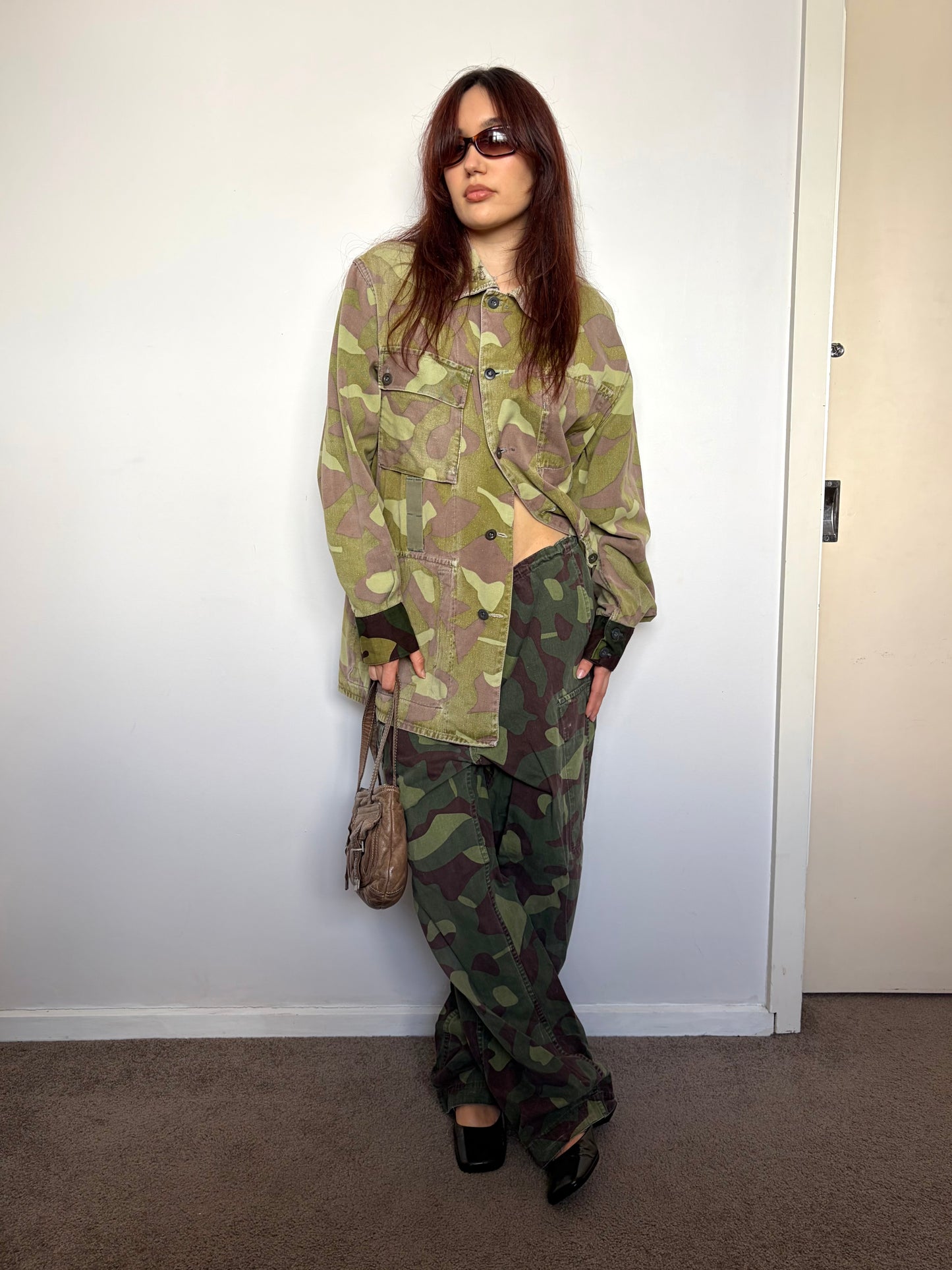 no 2487 / ARMY SURPLUS