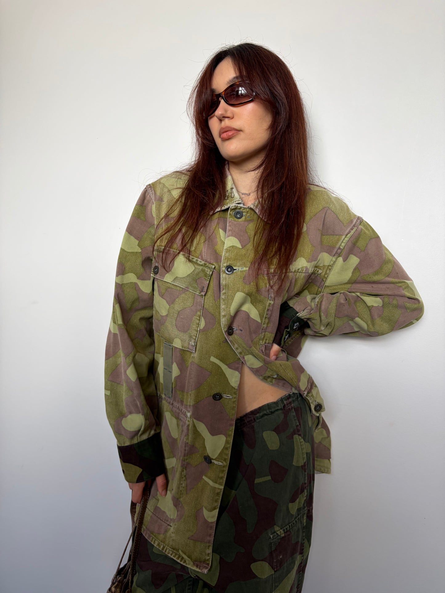 no 2487 / ARMY SURPLUS