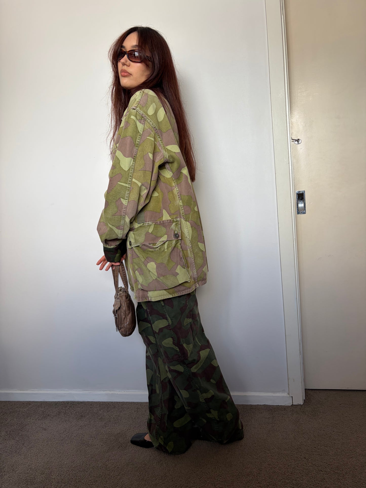 no 2487 / ARMY SURPLUS