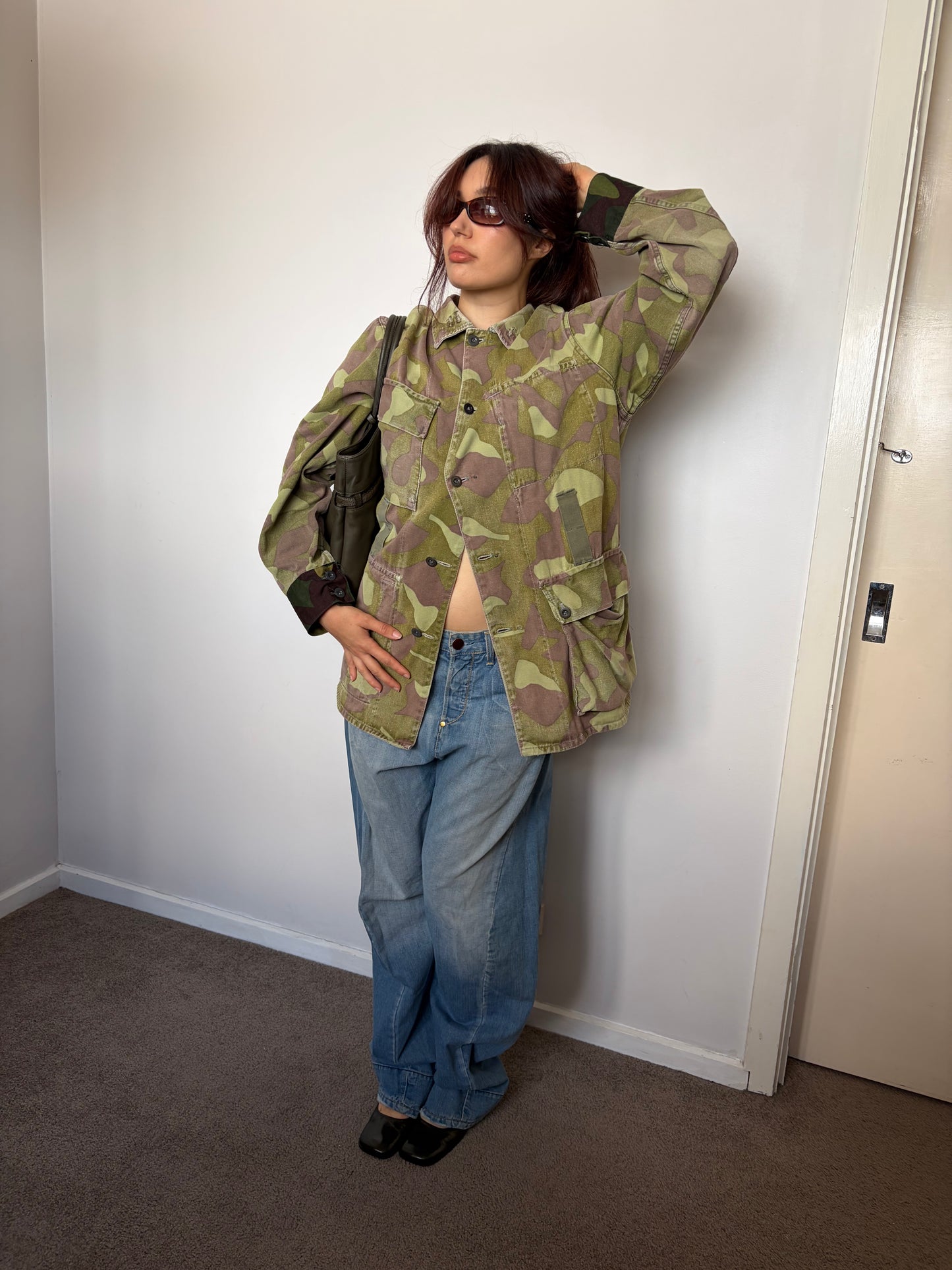 no 2487 / ARMY SURPLUS