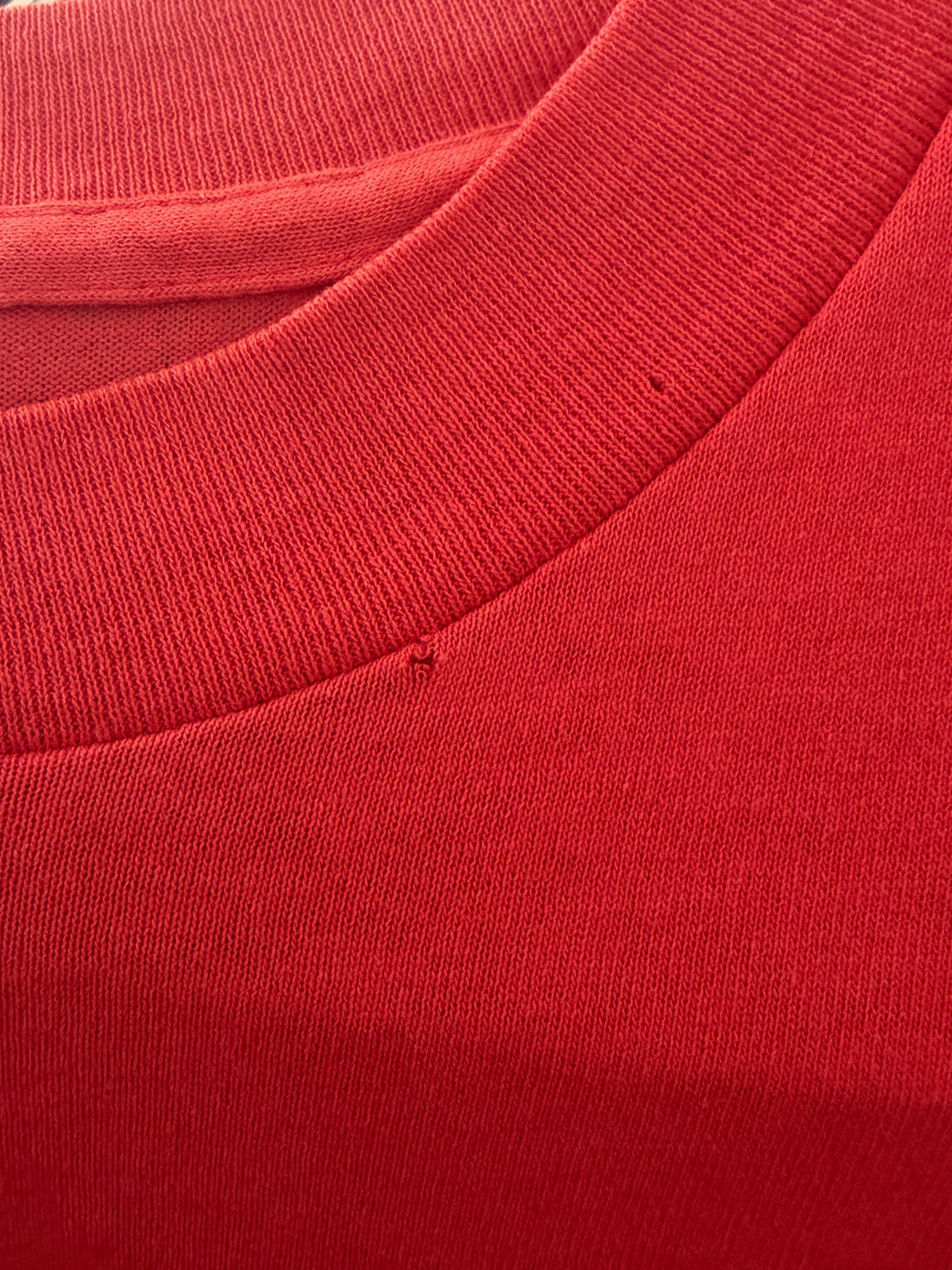 no 3319 / 80s TEE