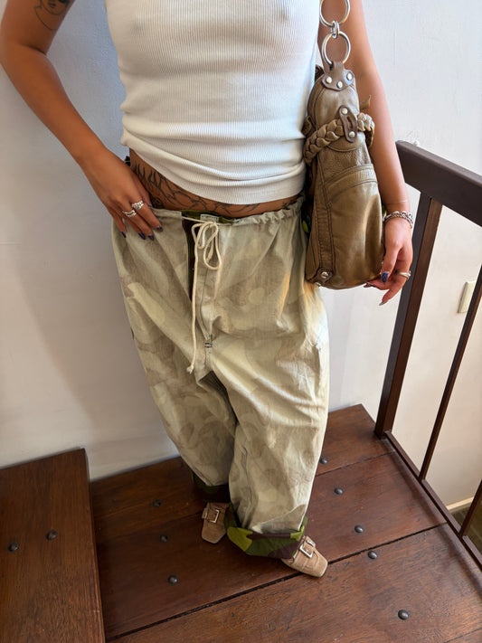 no 2546 / ARMY SURPLUS