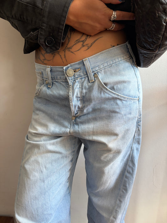 no 2502 / LEVIS ENGINEERED