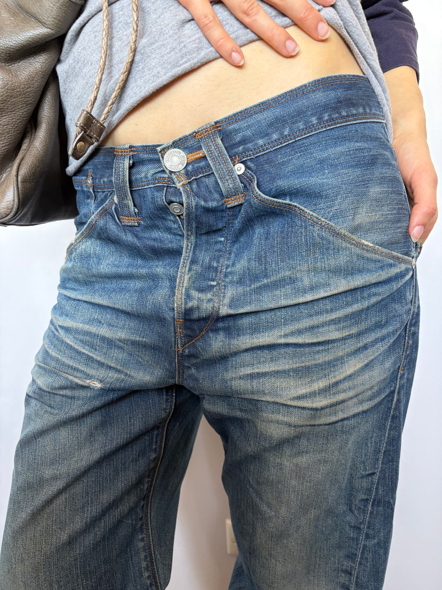 no 2504 / LEVIS ENGINEERED