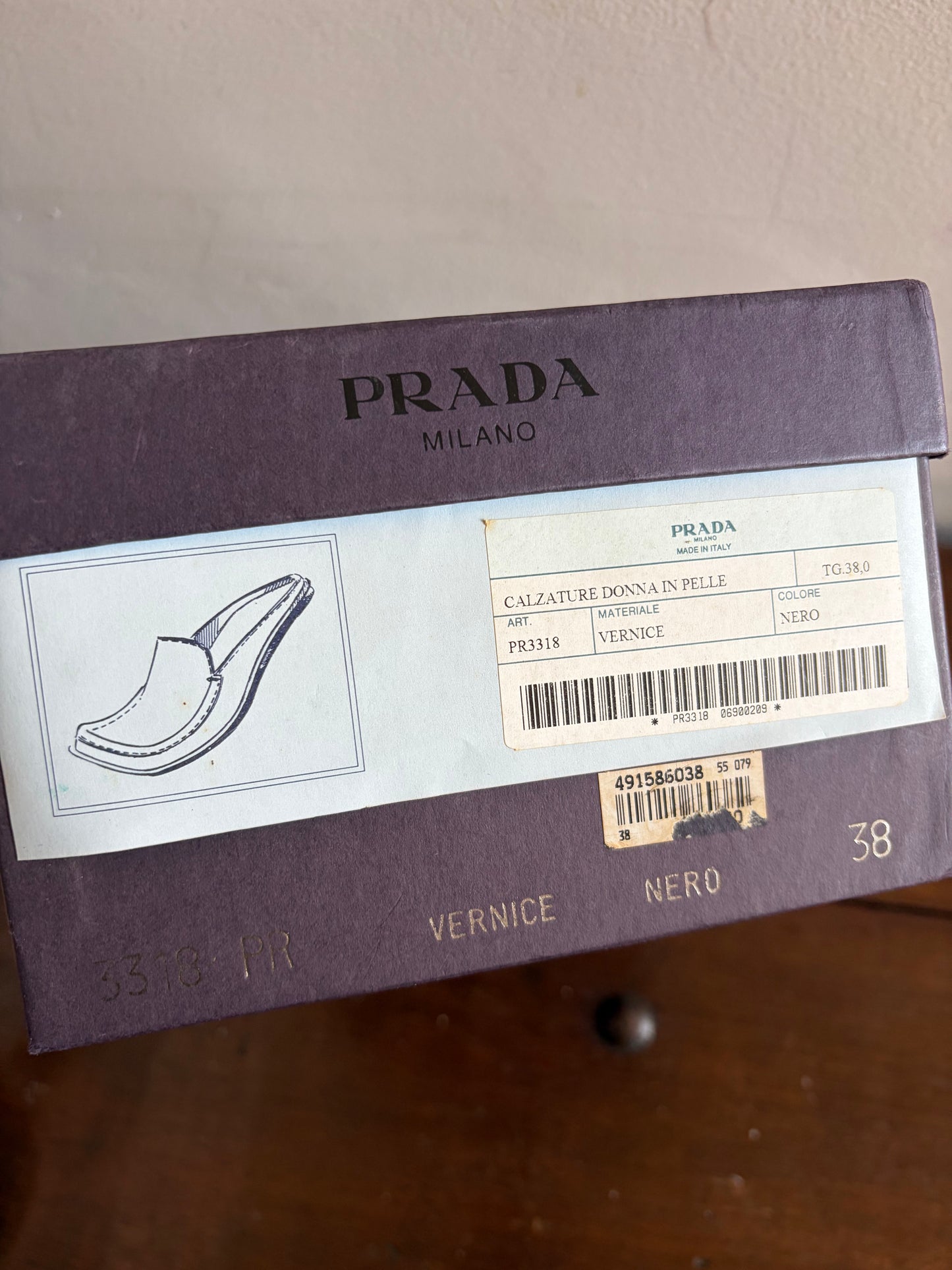 no 2547 / PRADA