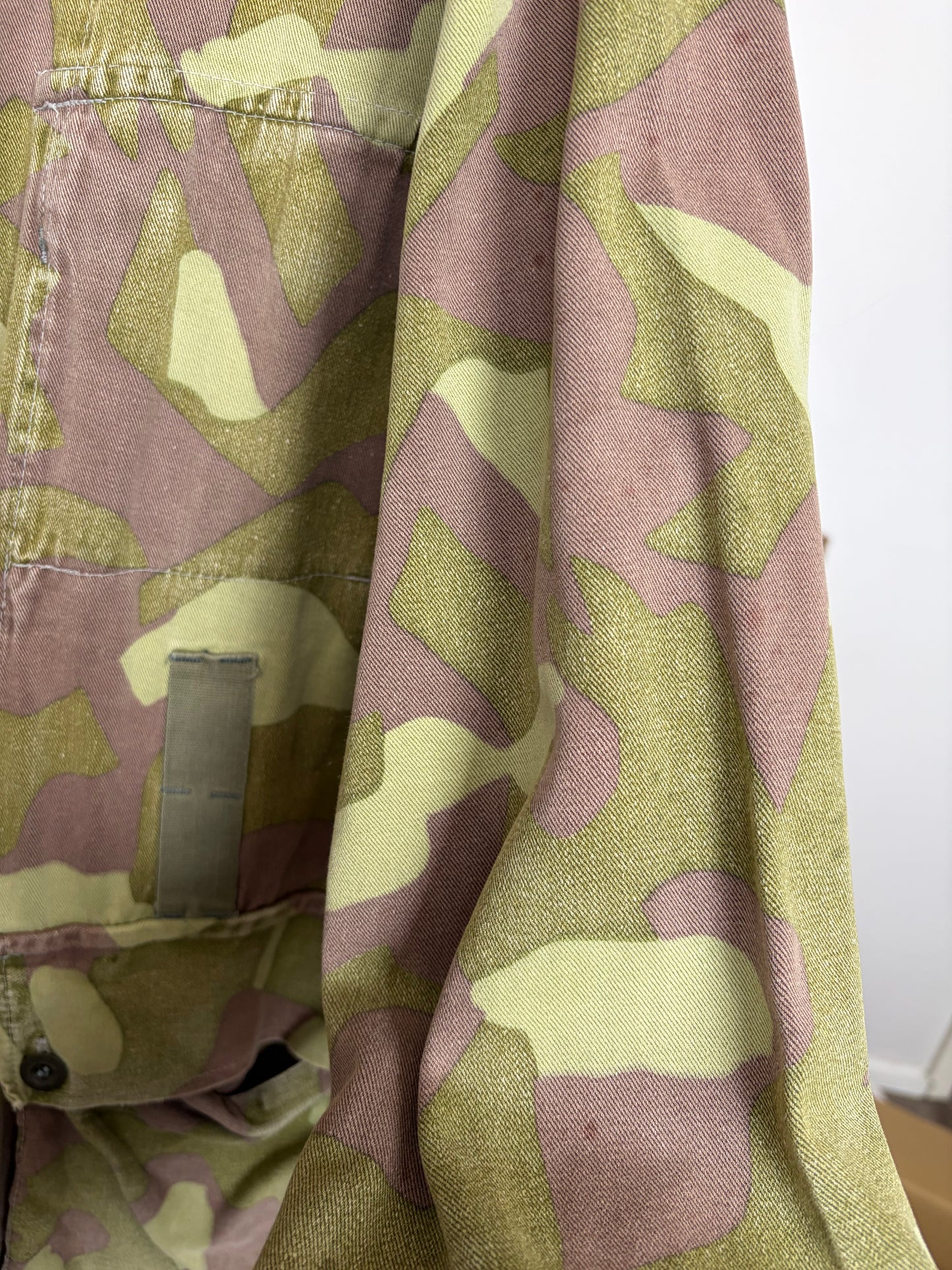 no 2487 / ARMY SURPLUS