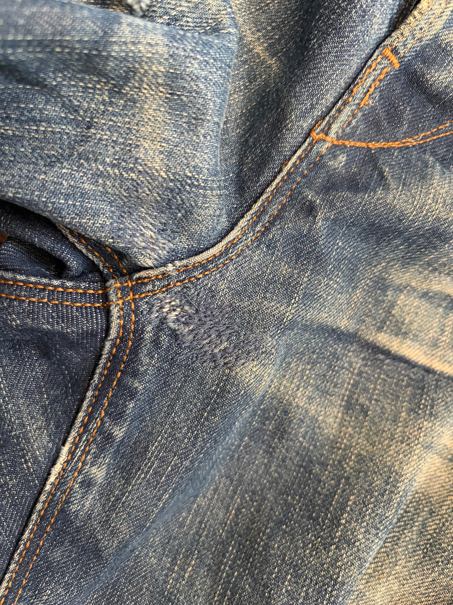 no 2504 / LEVIS ENGINEERED