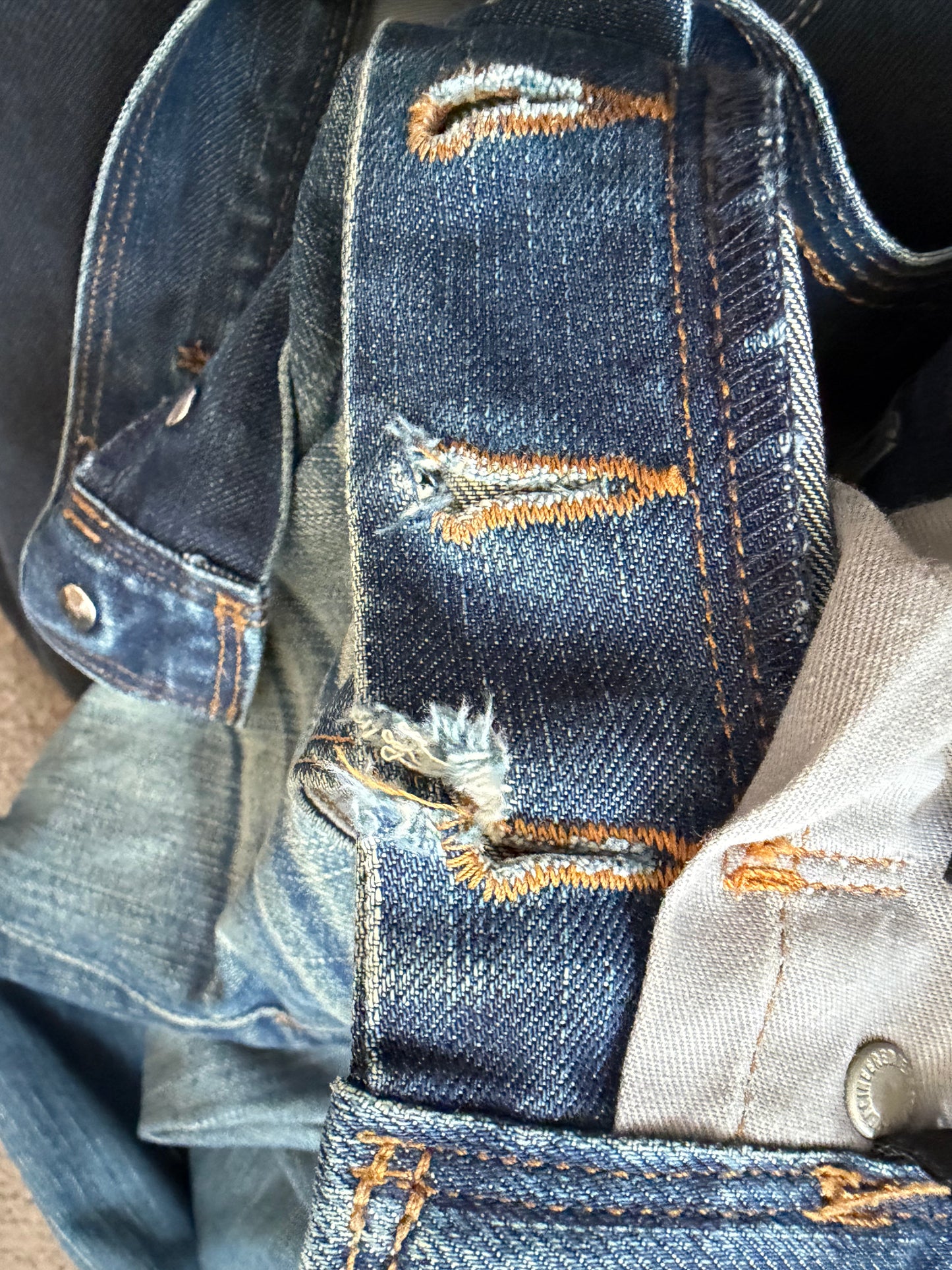 no 2504 / LEVIS ENGINEERED
