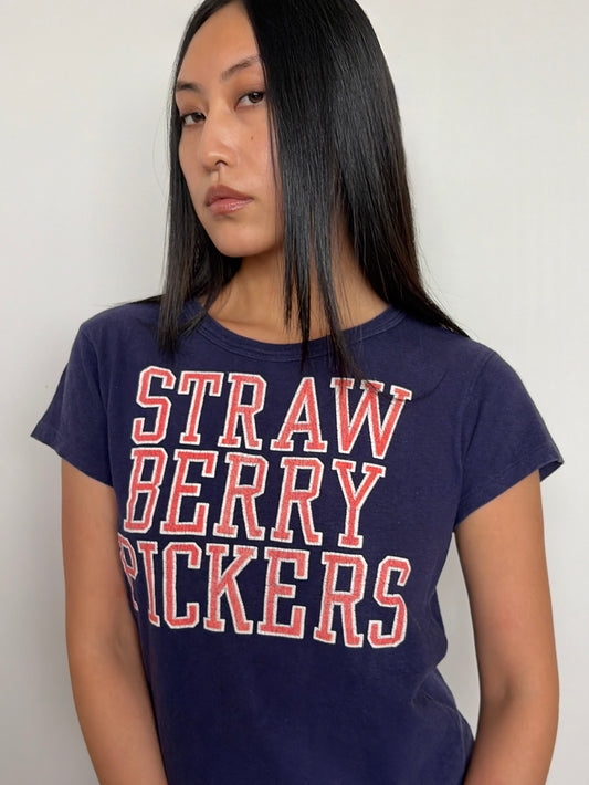 no 3379 / STRAWBERRY PICKERS TEE