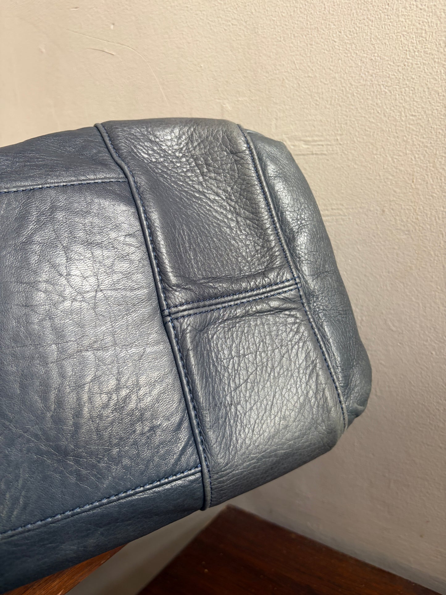 no 3230 / WEEKENDER