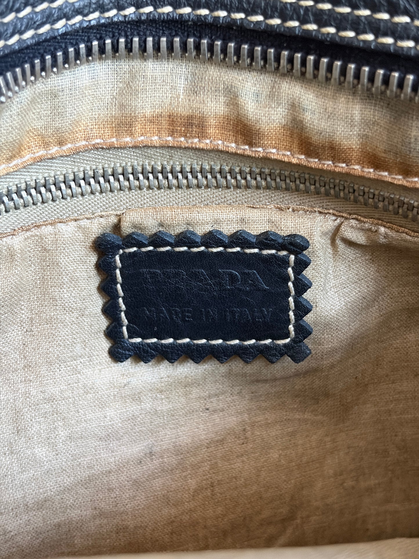 no 3261 / PRADA