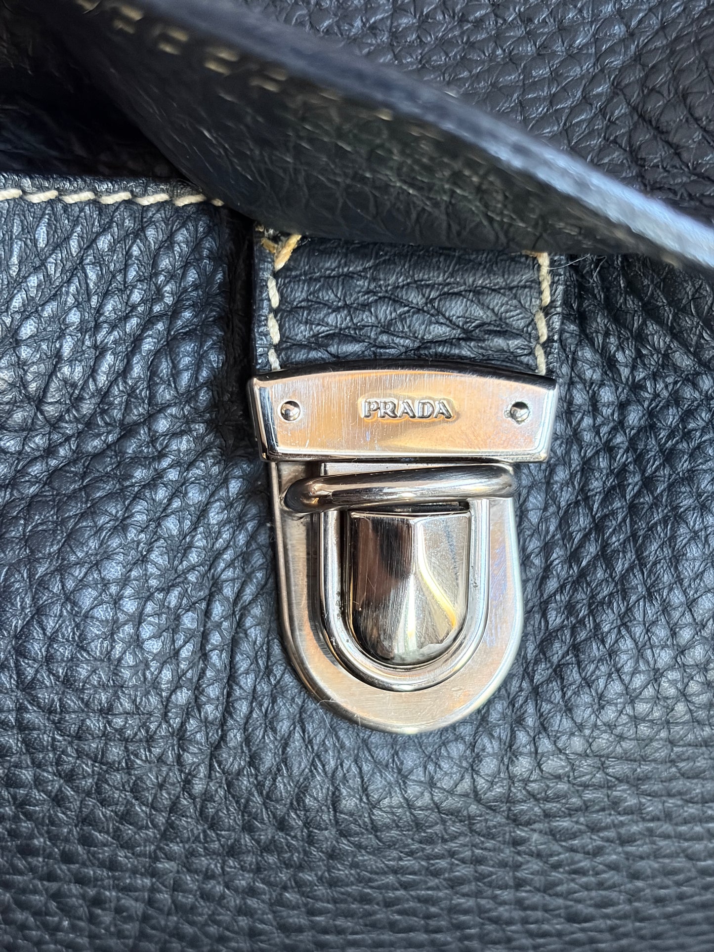 no 3261 / PRADA