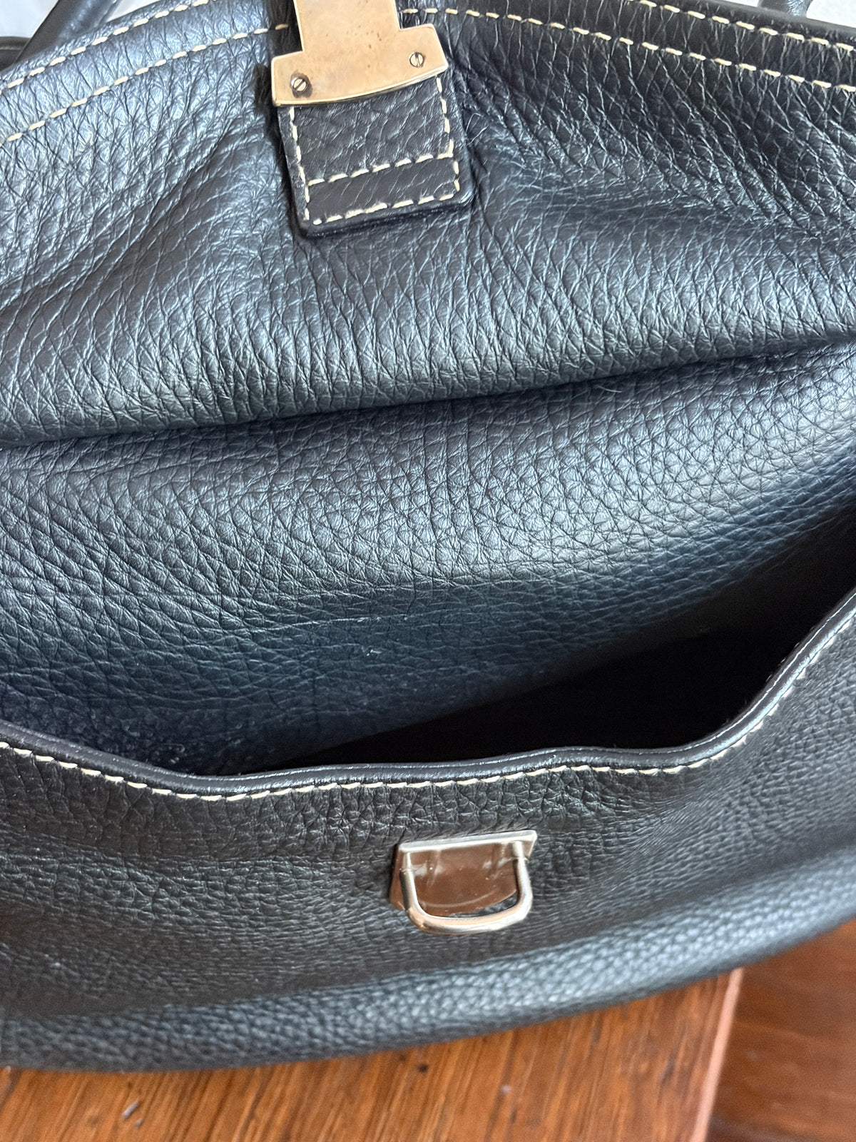 no 3261 / PRADA