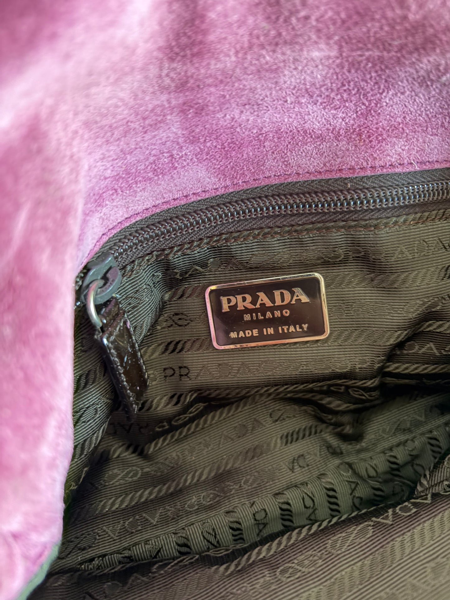 no 2537 / PRADA