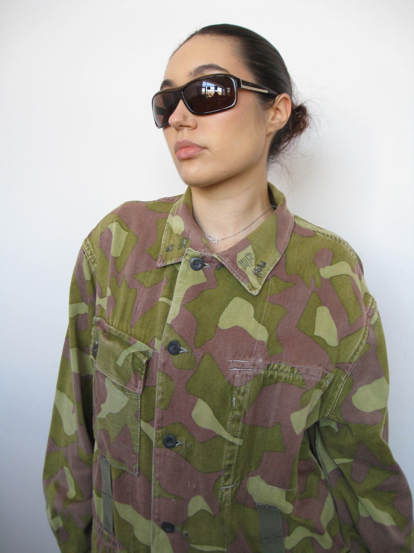 no  3052 / ARMY SURPLUS