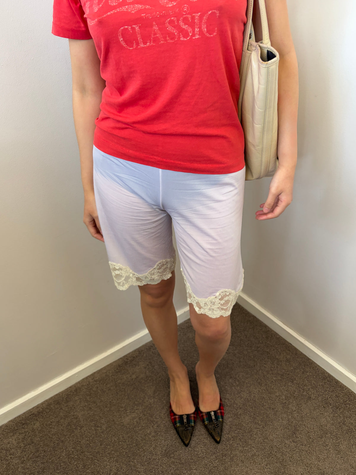 no 3343 / LACE SHORTS