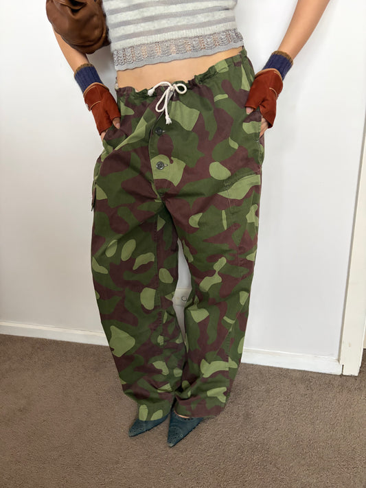 no 3012 / ARMY SURPLUS