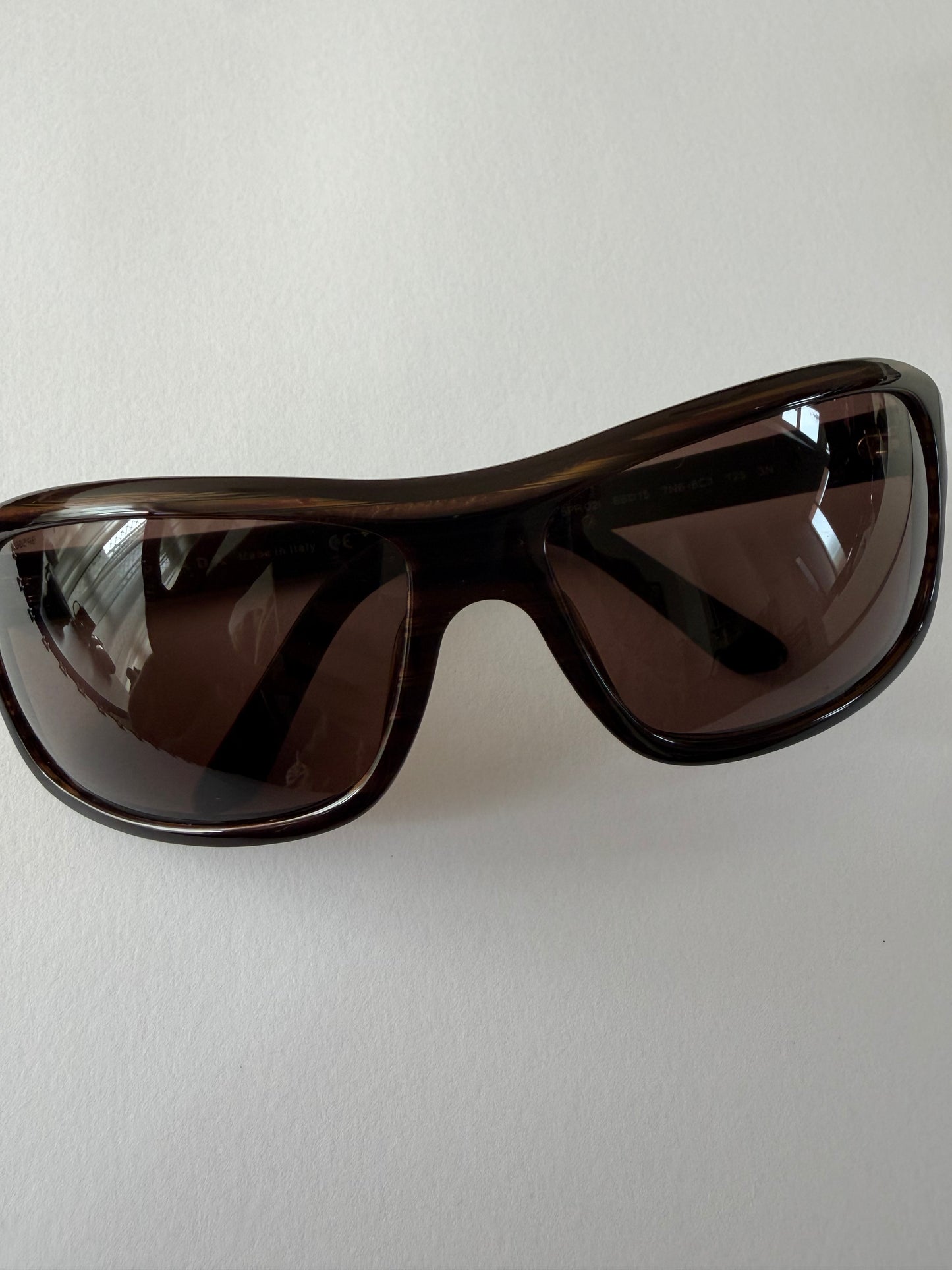 no 3009 / PRADA