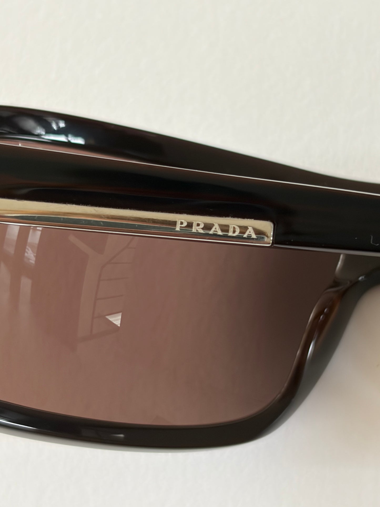 no 3009 / PRADA
