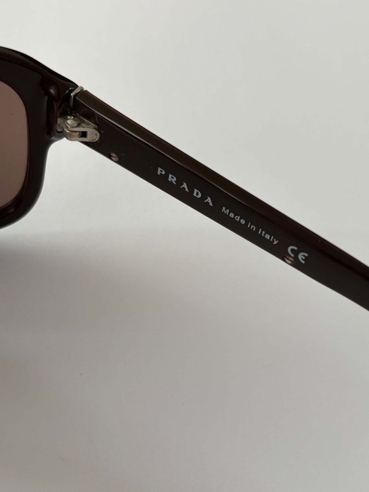 no 3009 / PRADA