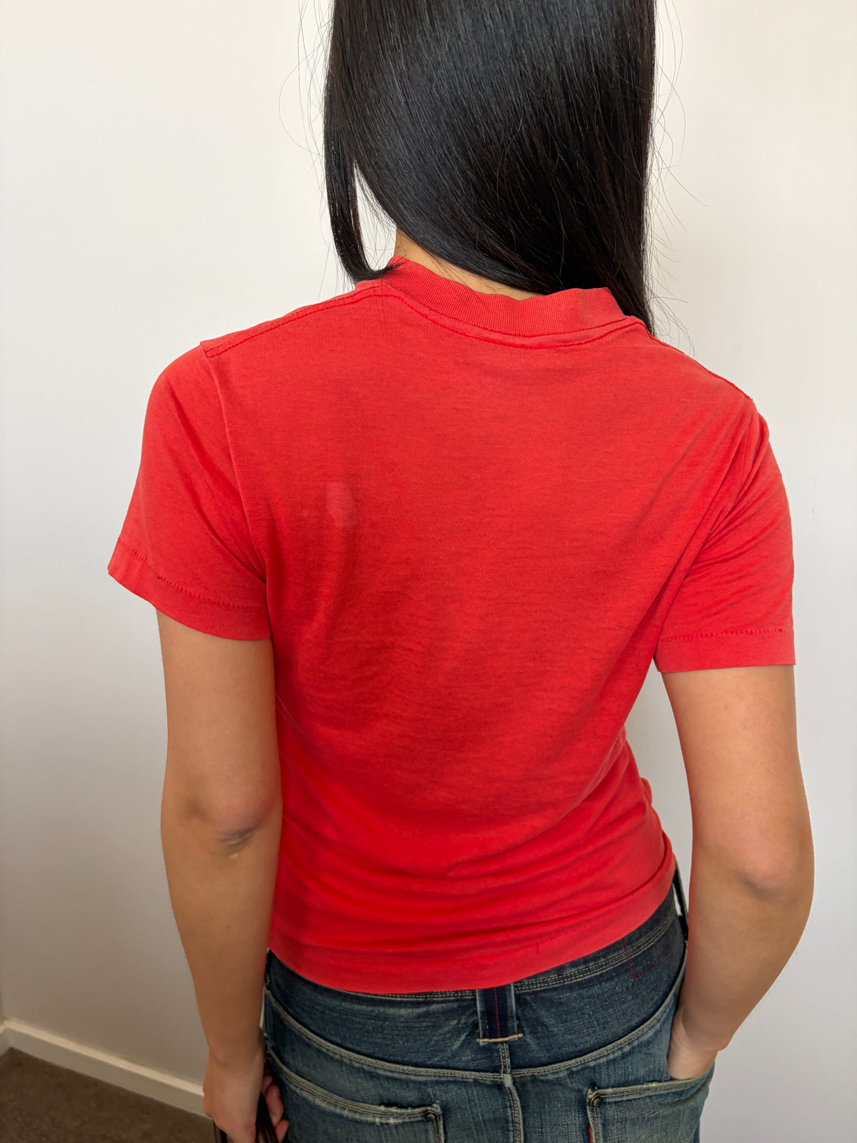 no 3319 / 80s TEE