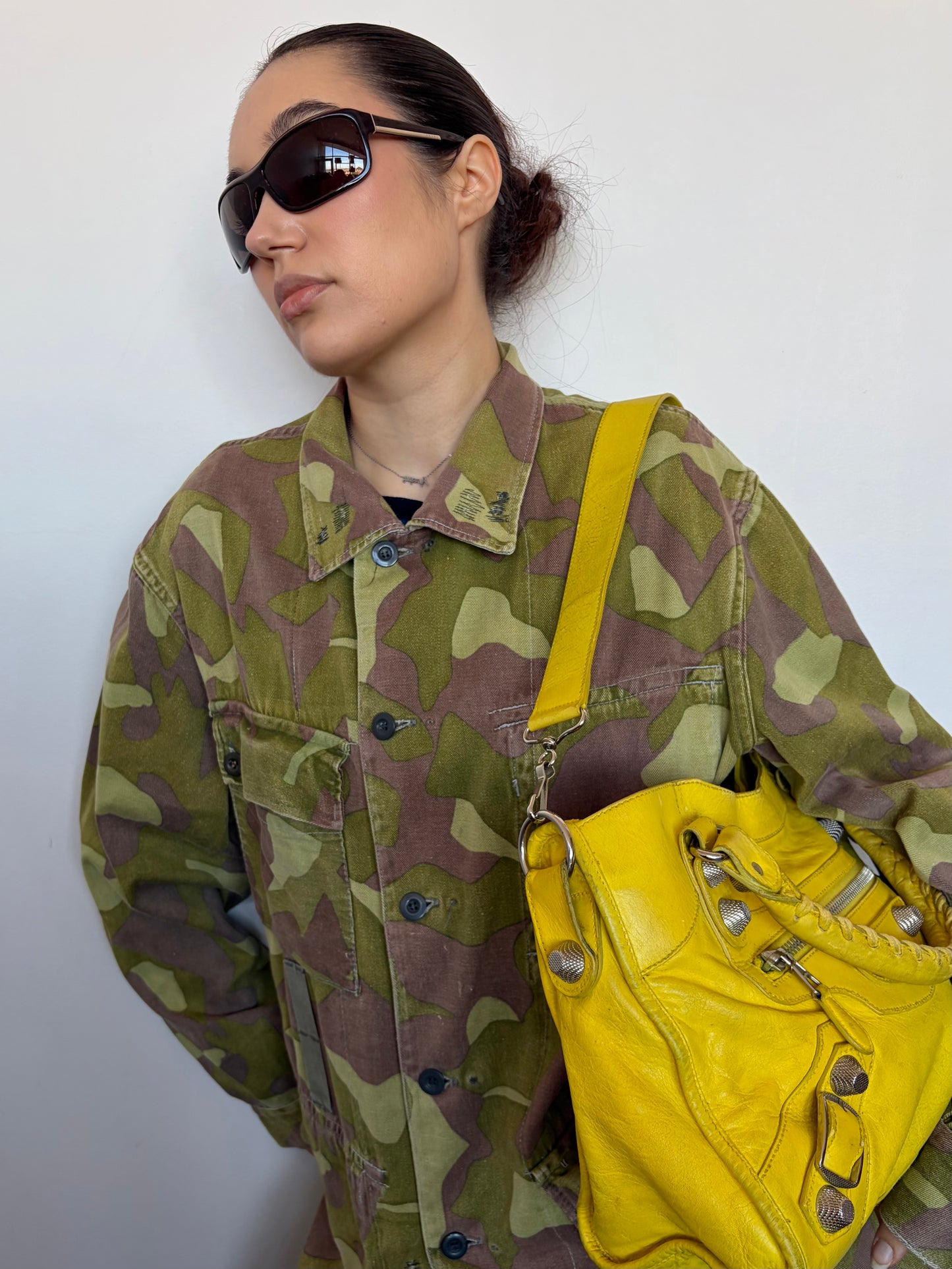 no  3052 / ARMY SURPLUS
