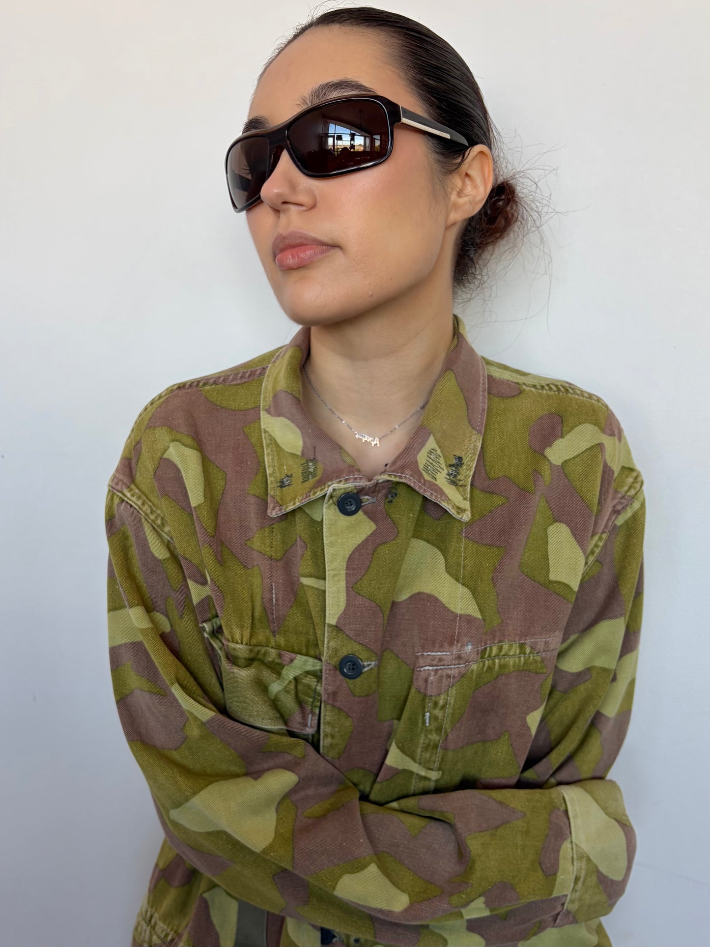 no  3052 / ARMY SURPLUS