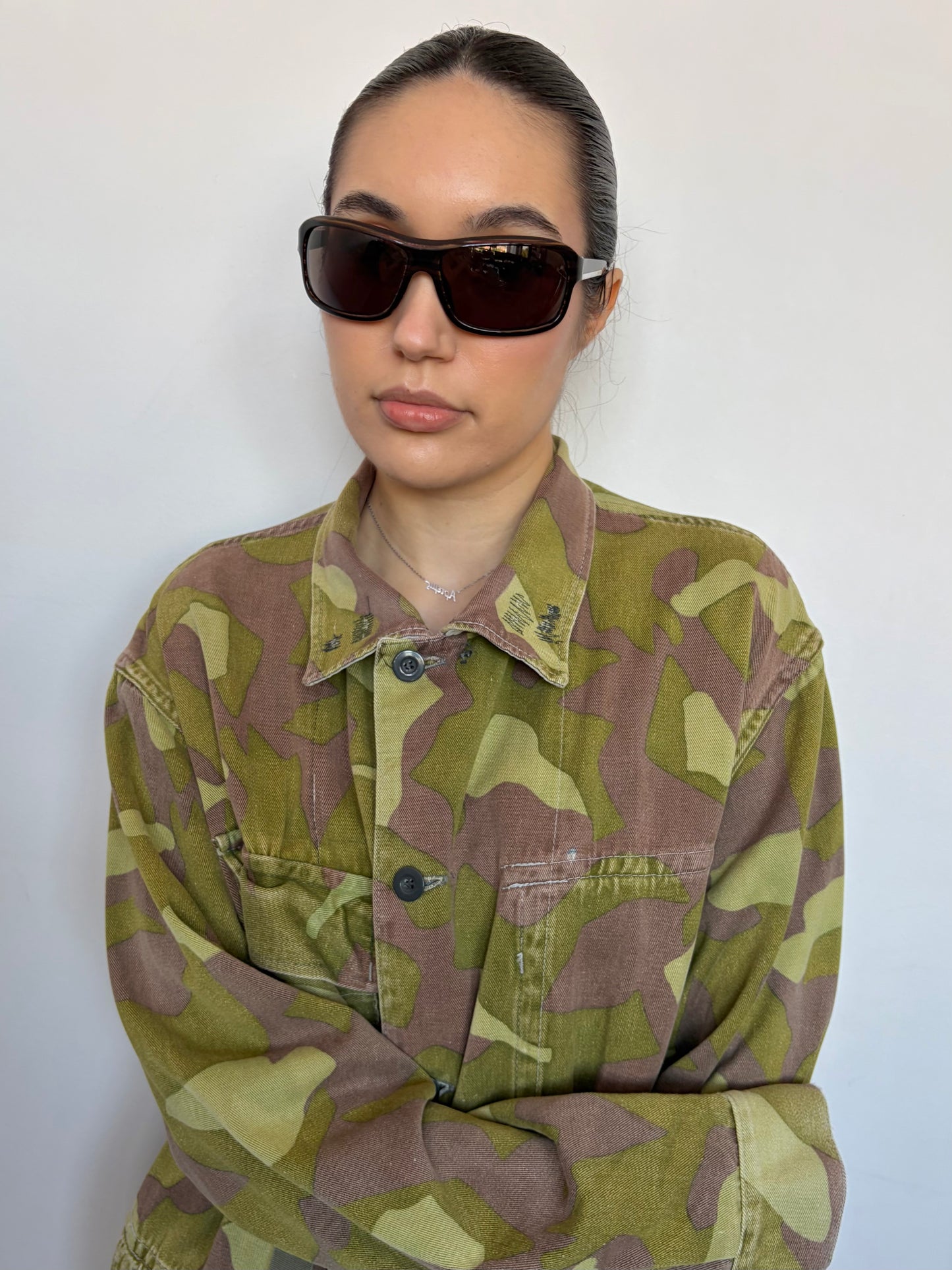 no  3052 / ARMY SURPLUS