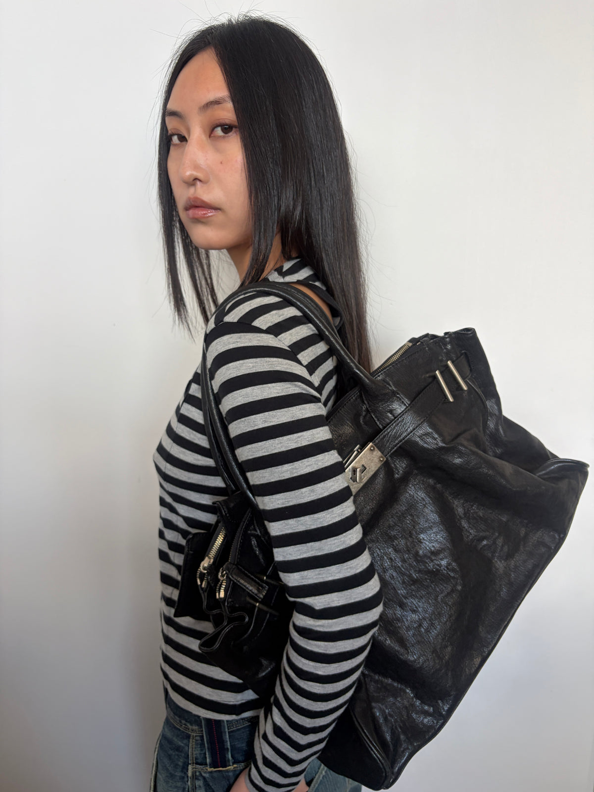 no 3285 / BLACK
