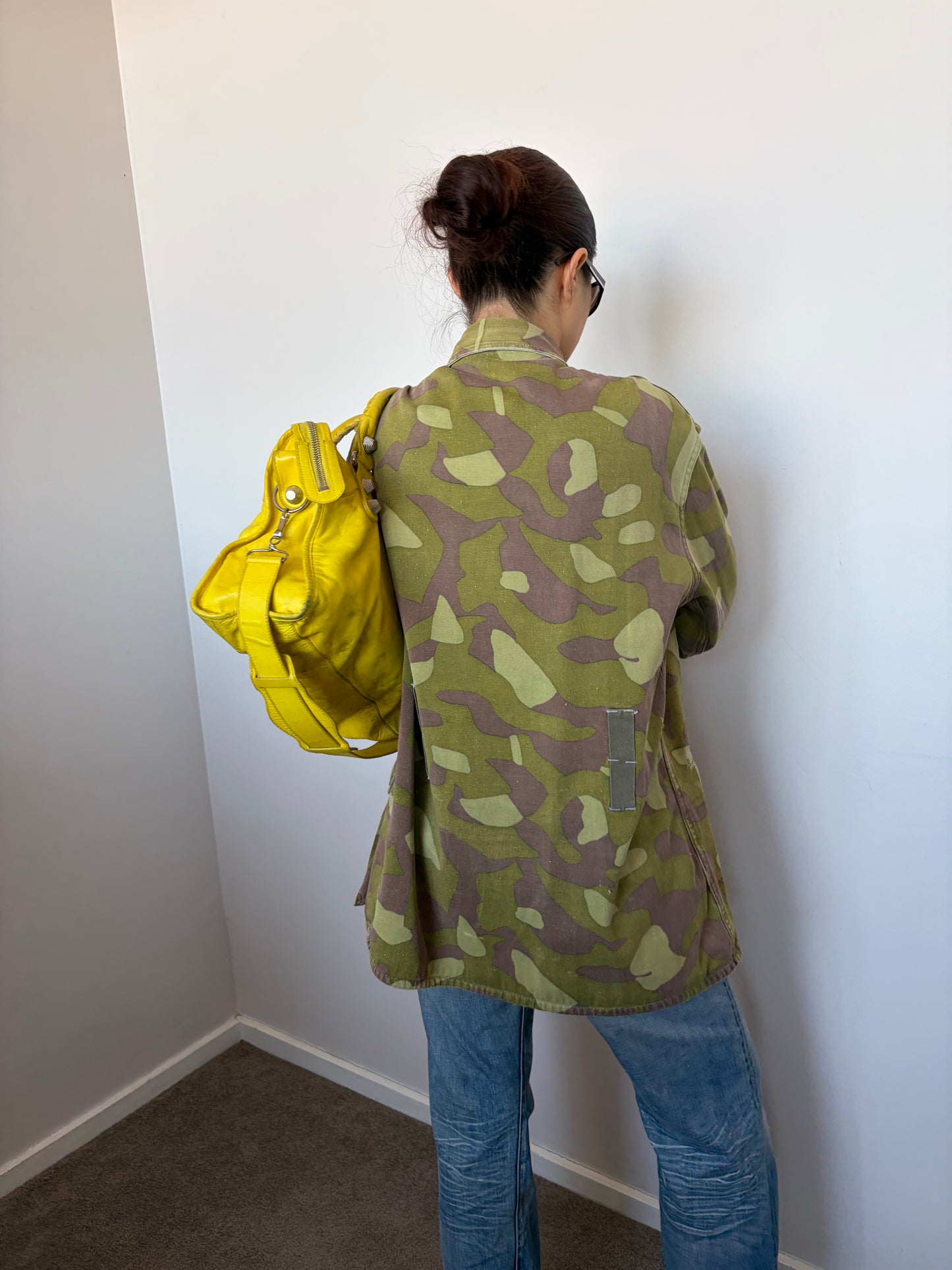 no  3052 / ARMY SURPLUS