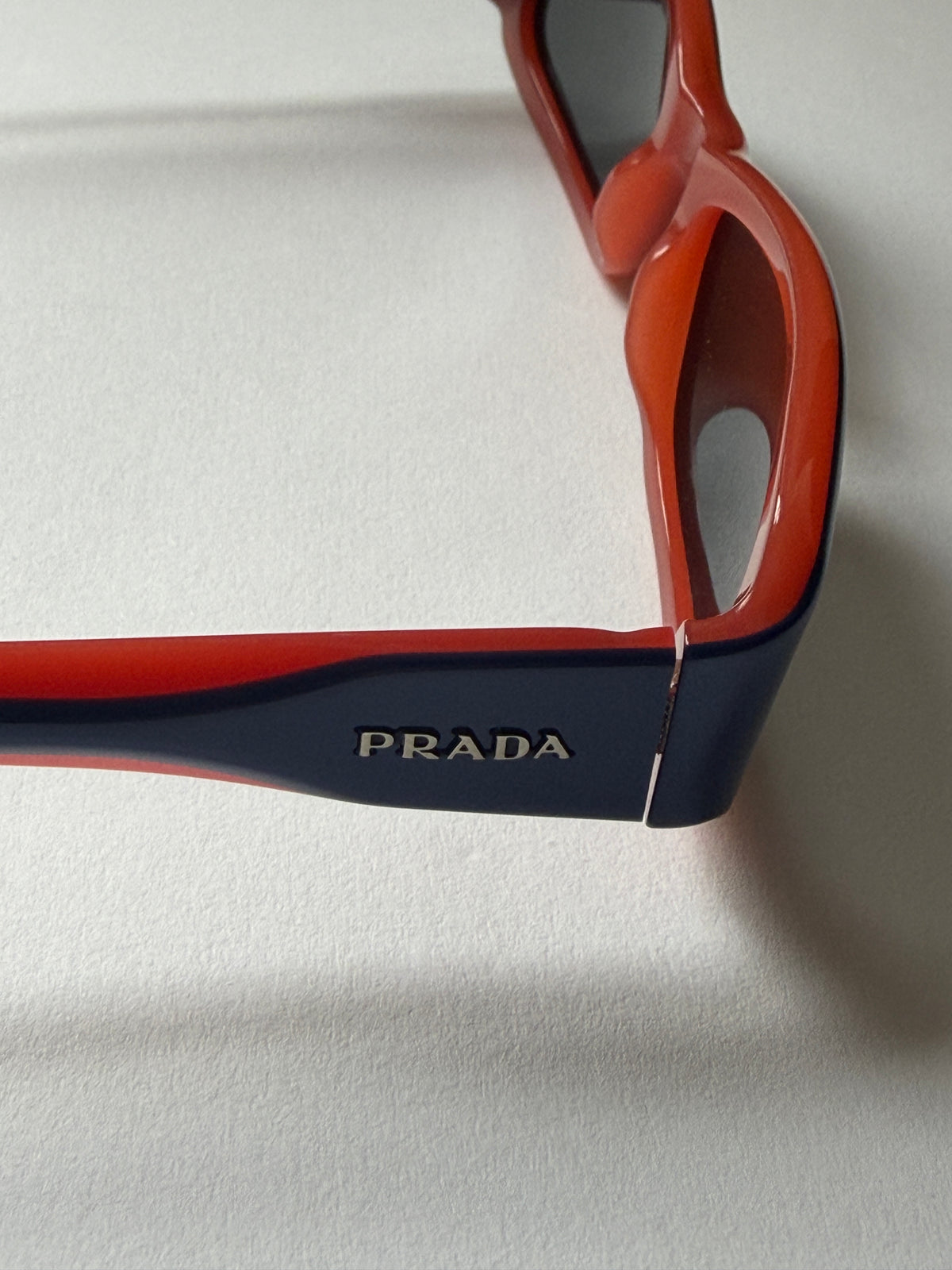 no 3303 / PRADA