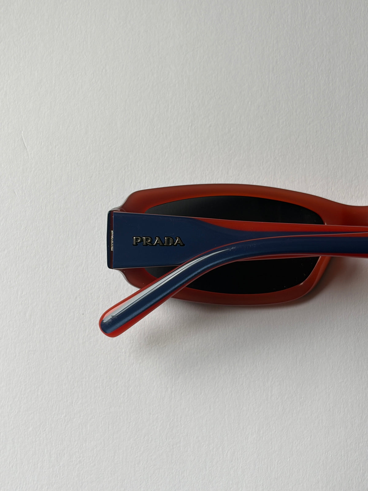no 3303 / PRADA