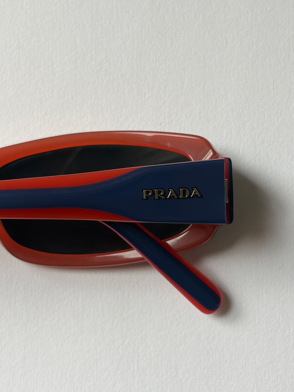 no 3303 / PRADA