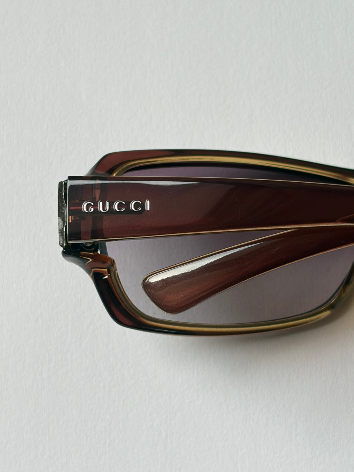 no 3302 / GUCCI